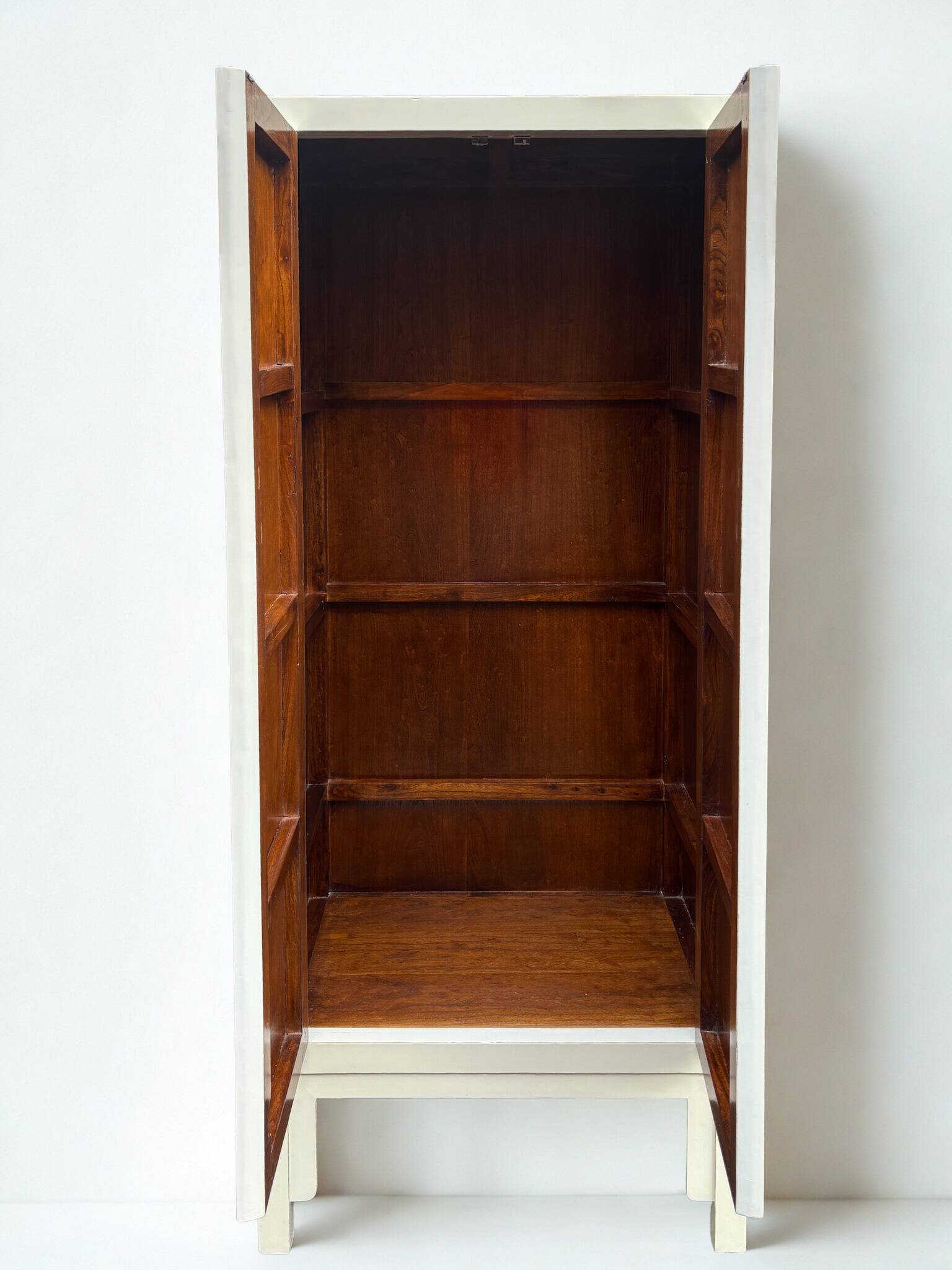 Imported cabinet from China – White lacquered wood and brass details