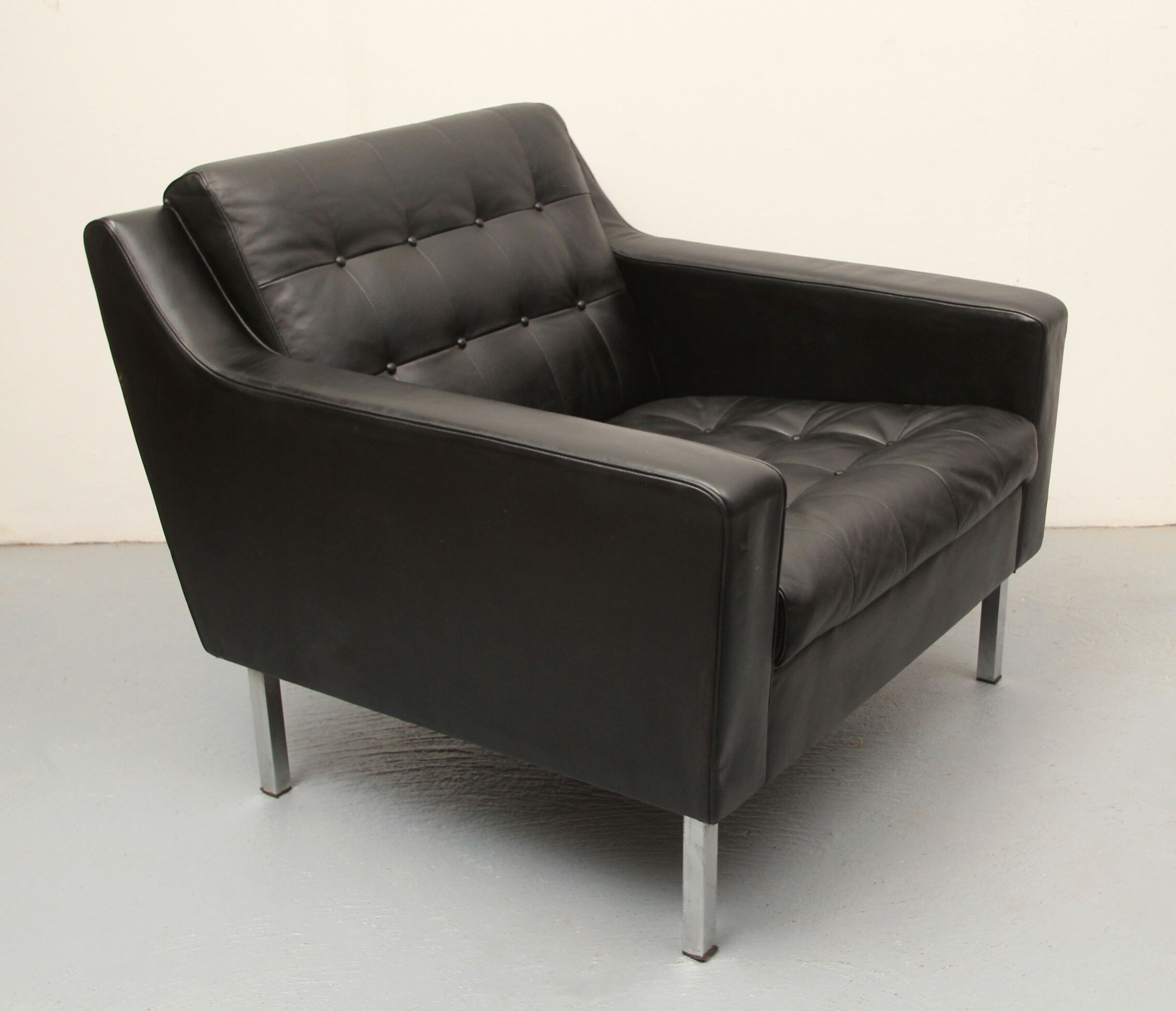 Fauteuil en cuir des années 1960 noir