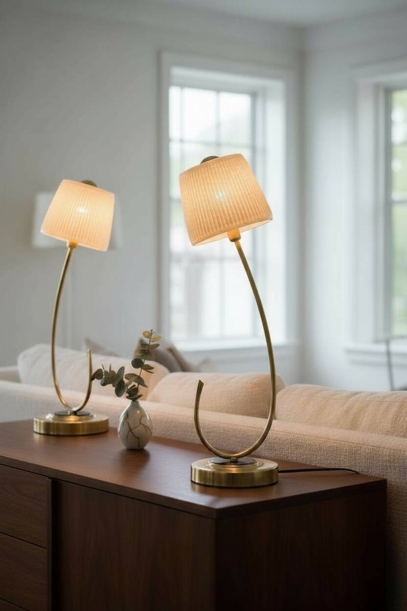 Pair of Art Deco lamps in brass and etched glass