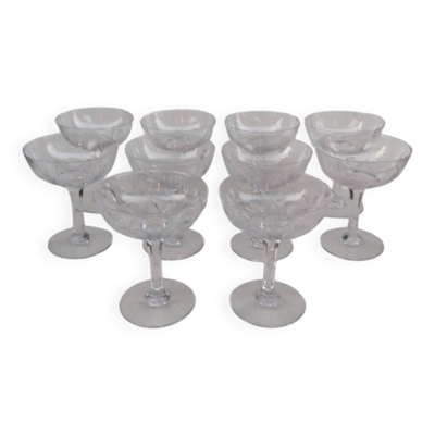 10 coupes à champagne en cristal de saint Louis, modèle VIC.