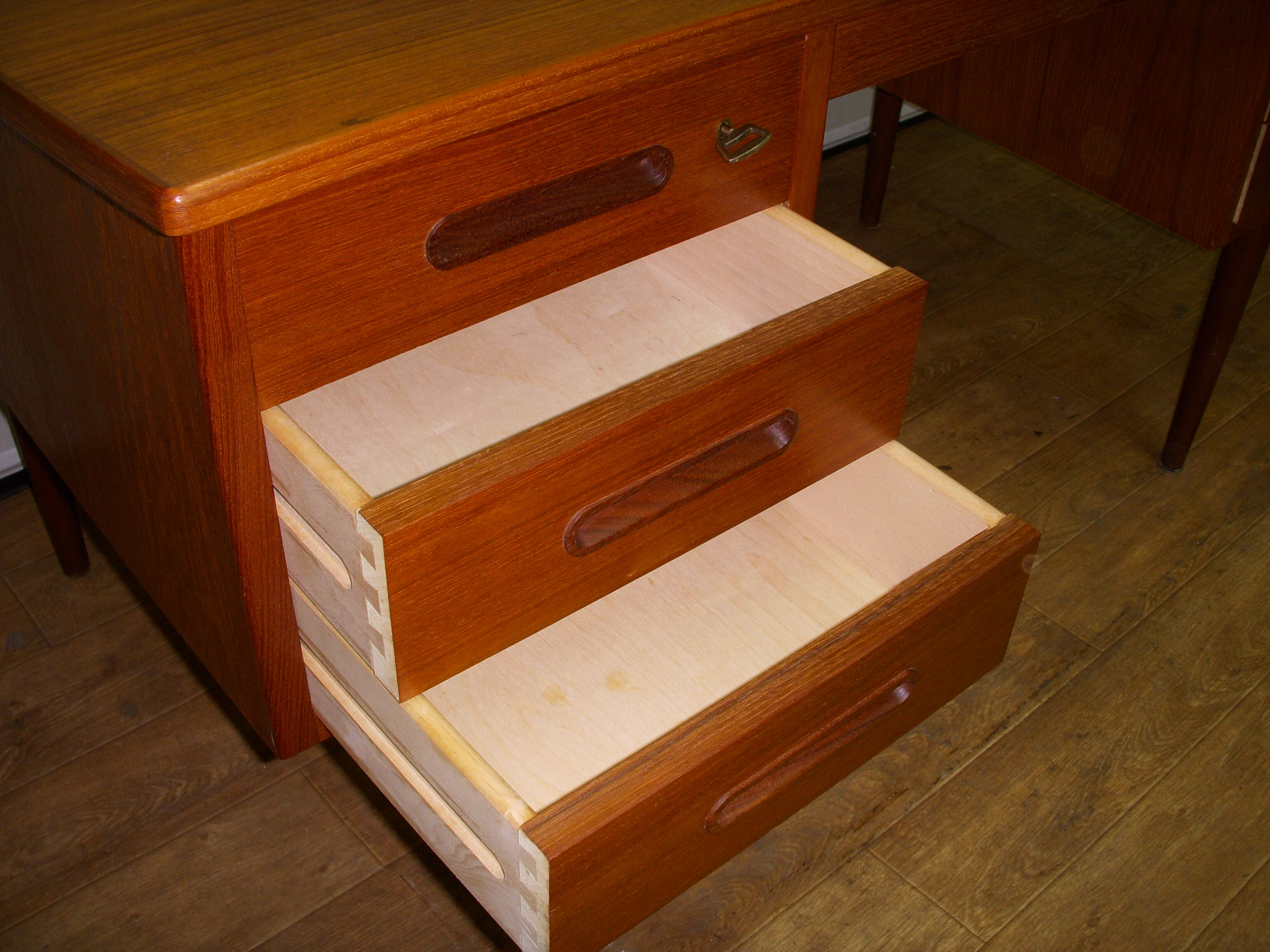 Bureau scandinave en teck