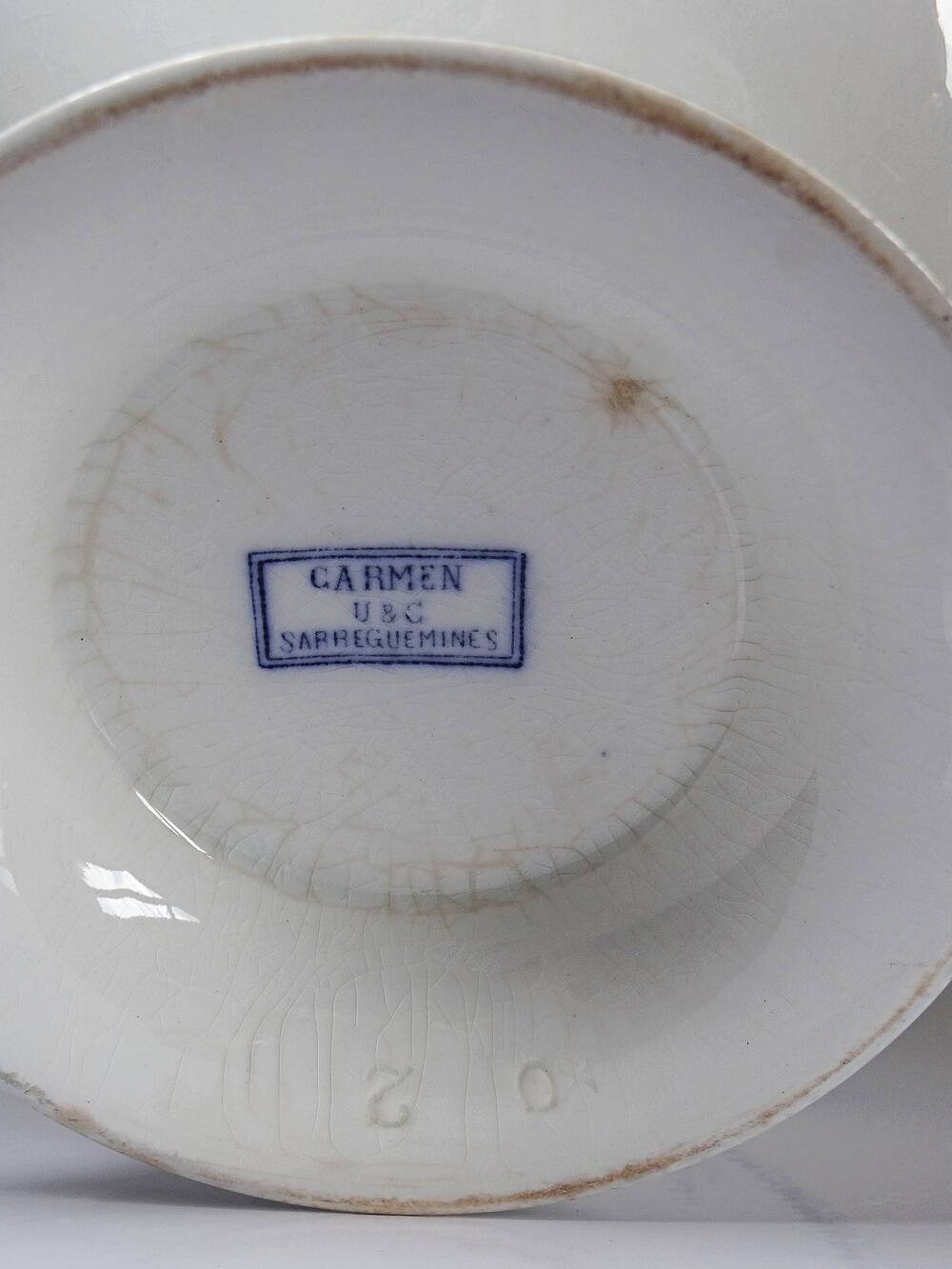 Fine earthenware soup tureen Sarreguemines model Carmen, blue decoration 19th-20th century.