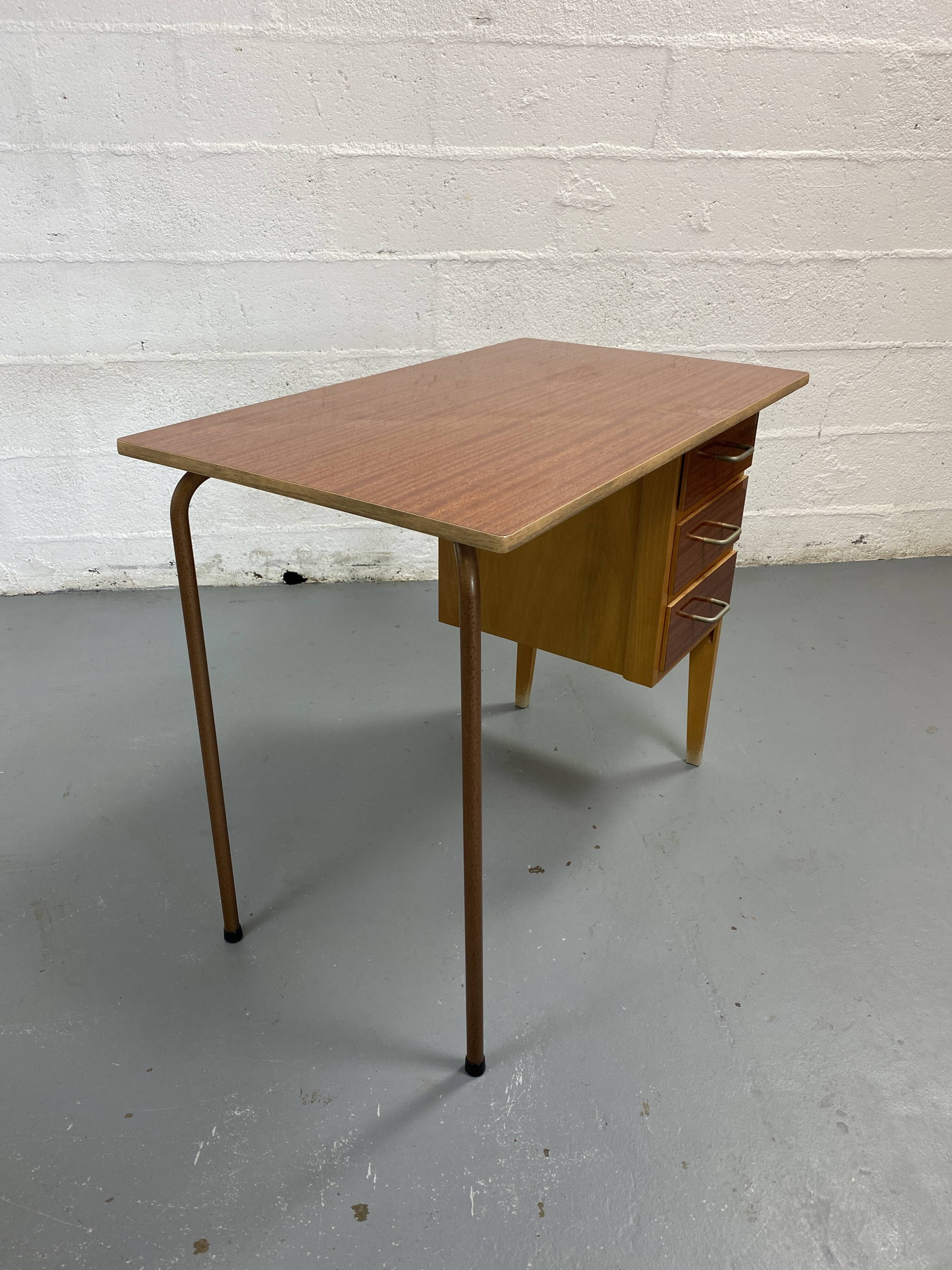 Bureau vintage en formica bois et métal