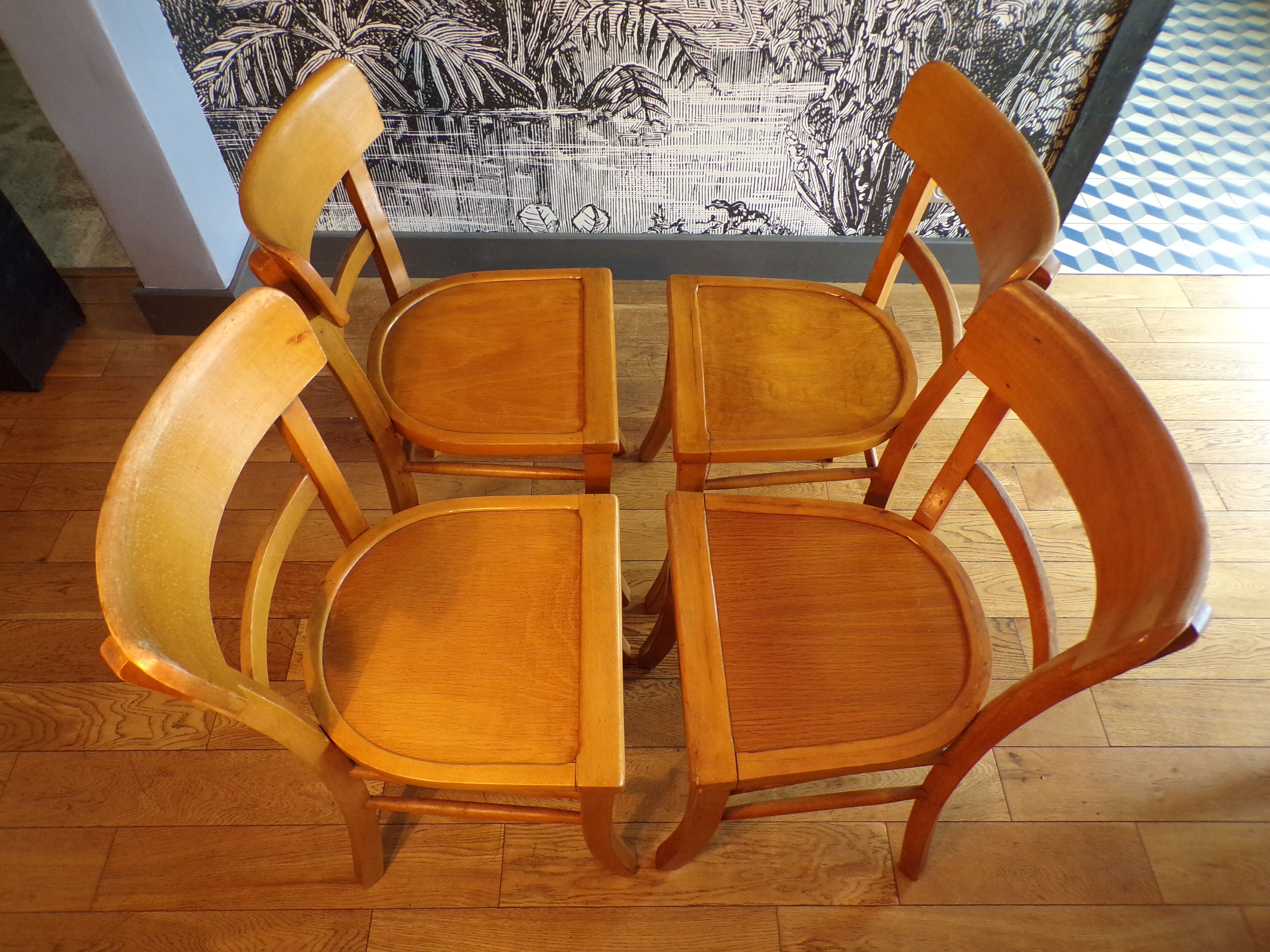 Suite 4 vintage bistro chairs