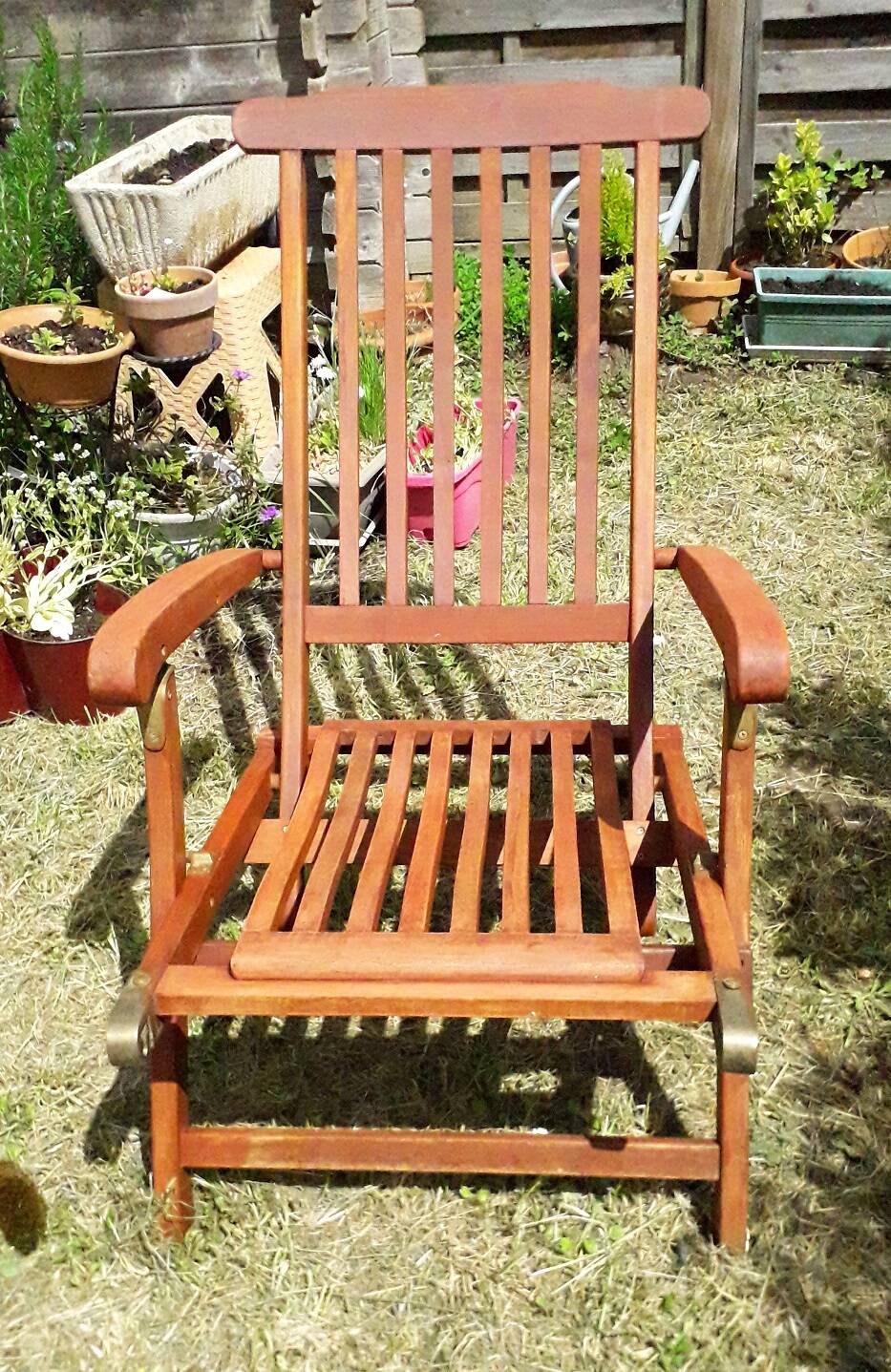Wooden lounge chair