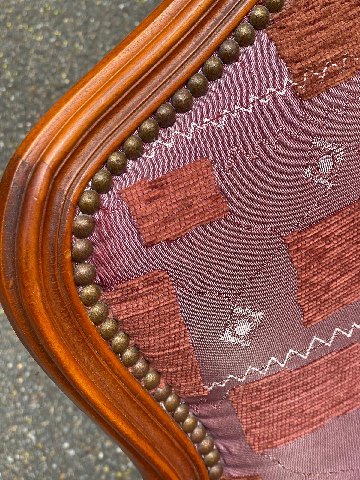 Bergère cabriolet armchair Louis XV in embroidered burgundy silk fabric.