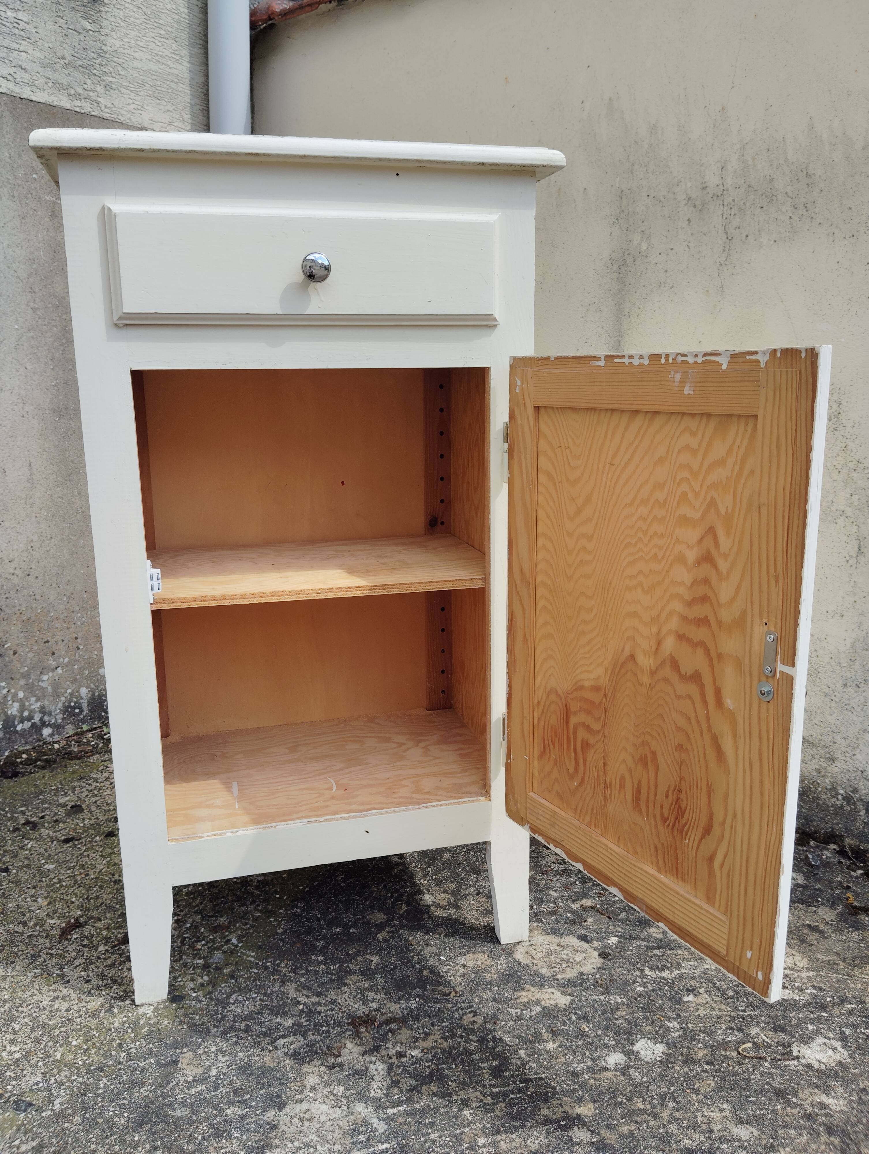 Small Parisian buffet/jam maker