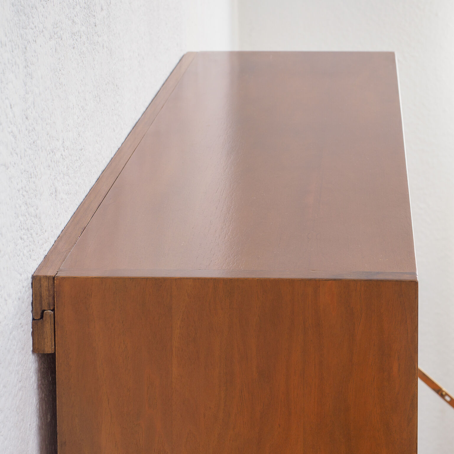 Bureau mural en noyer des années 1950
