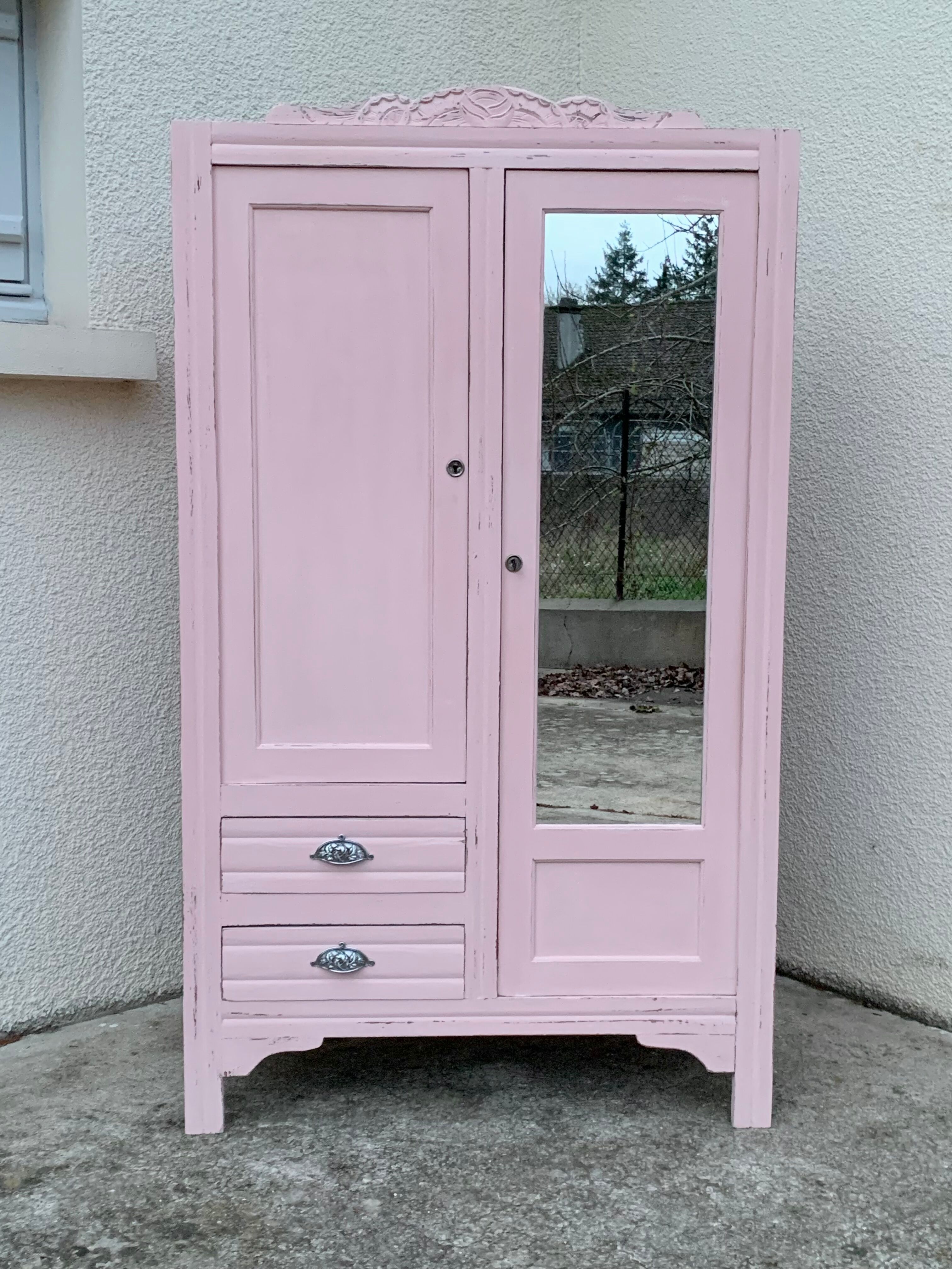 Parisian hotel wardrobe 1930