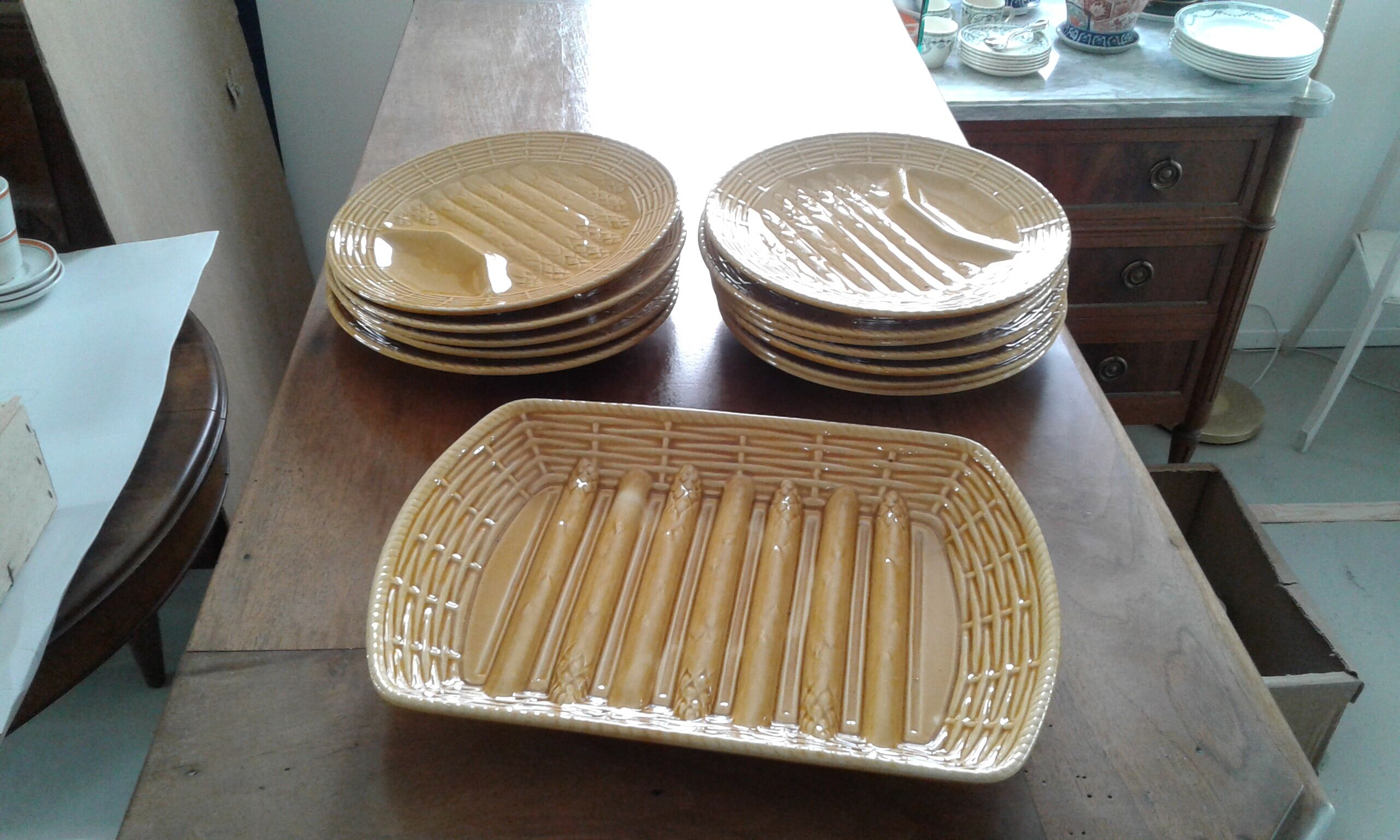 Service in Asparagus .12 plates and dish Sarreguemines