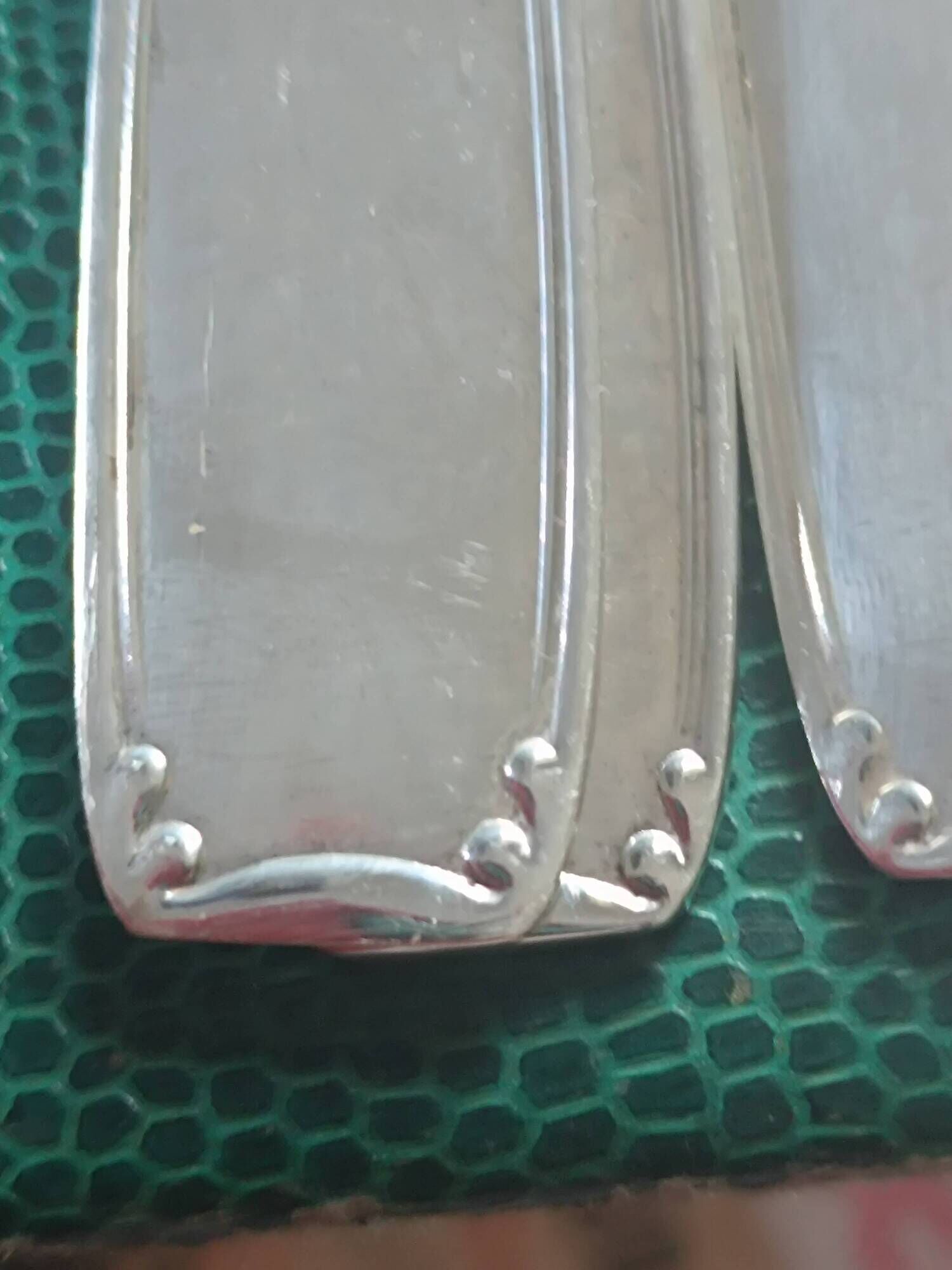 Silver metal cutlery. 12 spoons+12 forks+12 teaspoons+ladle. In box.