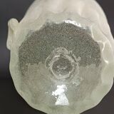 Beige fluted ear-shaped glass paste bucket