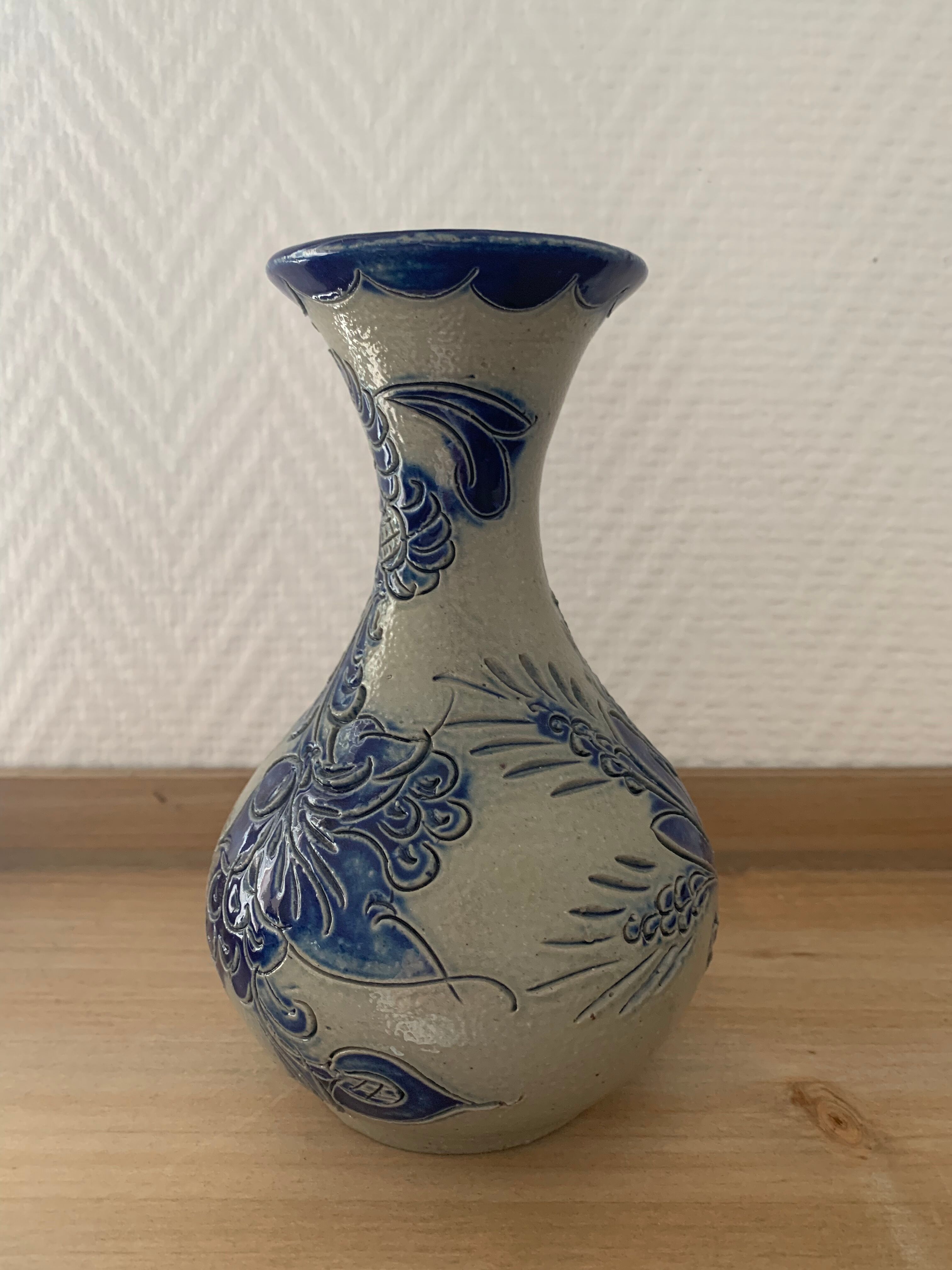 Betschdorf stoneware vase