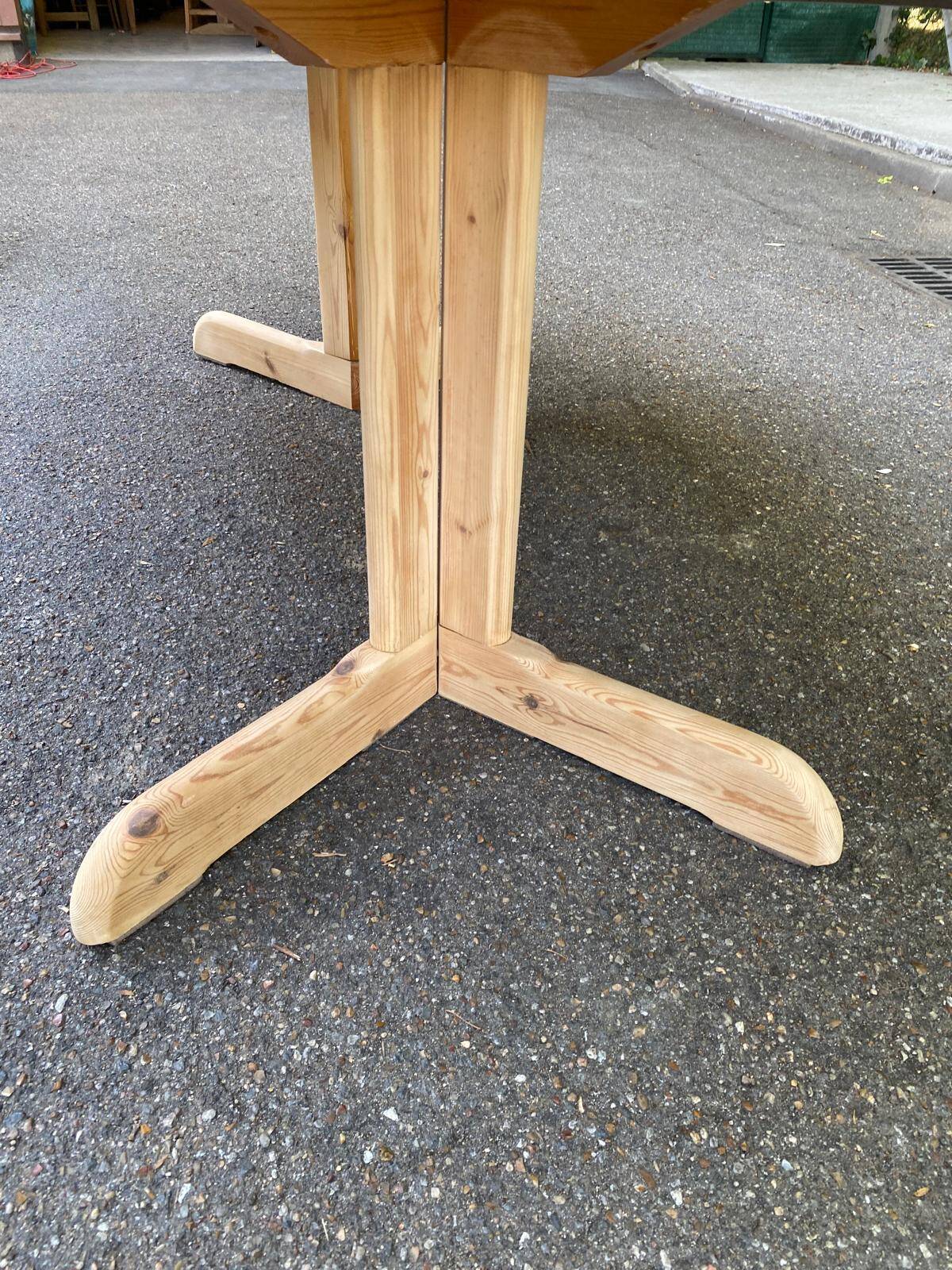Round stripped extendable dining table in the style of Rainer Daumiller Hirtshals Sa.