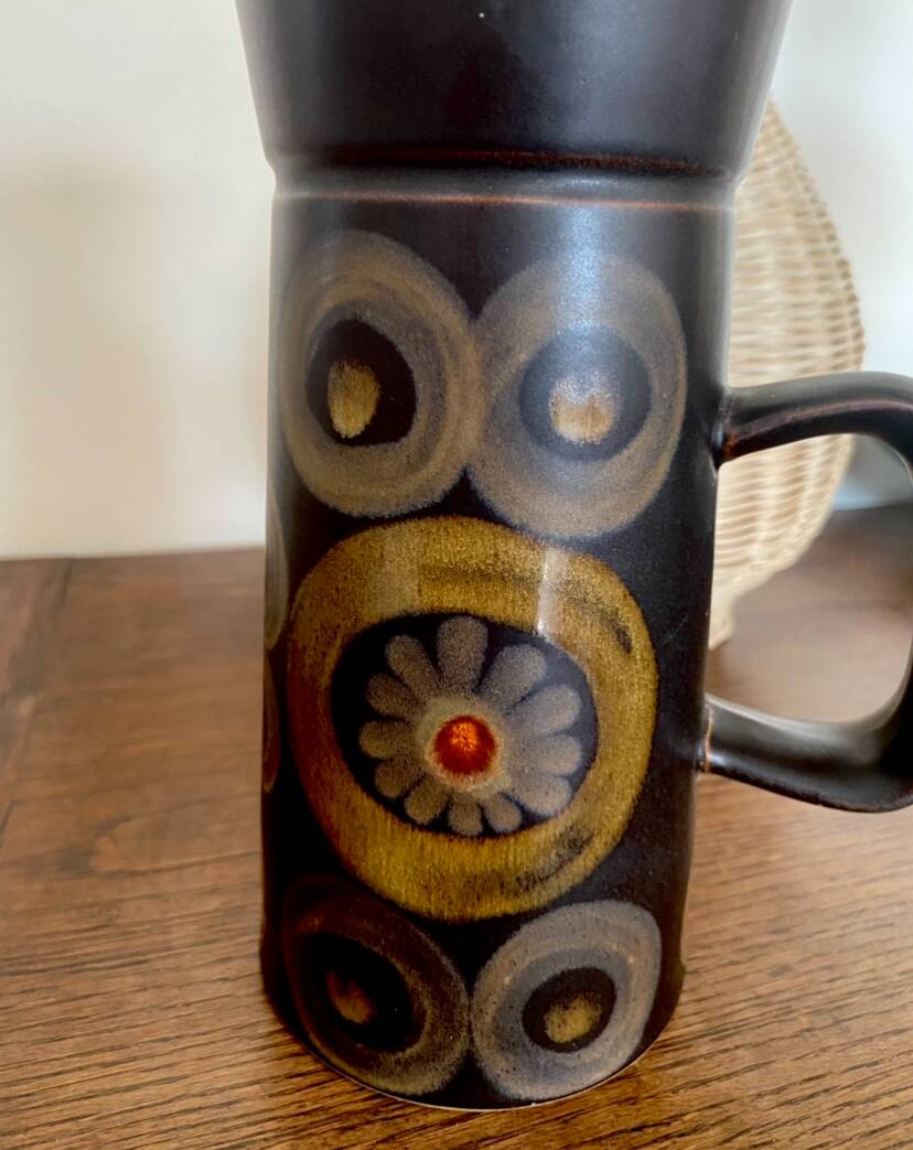 Enamelled ceramic carafe