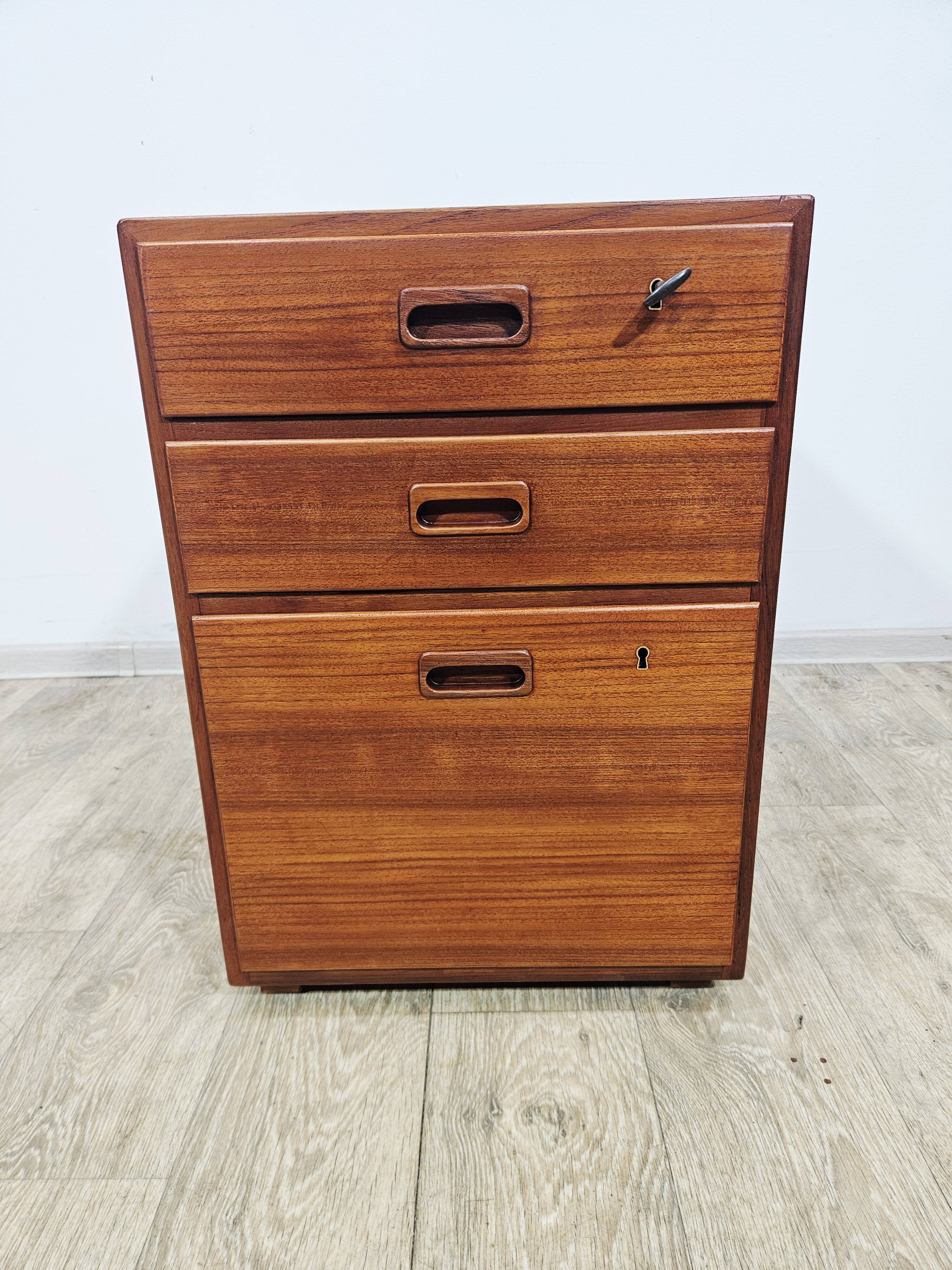 Niels Jonsson for Hugo Troeds: Teak container "Vital", 1960s.