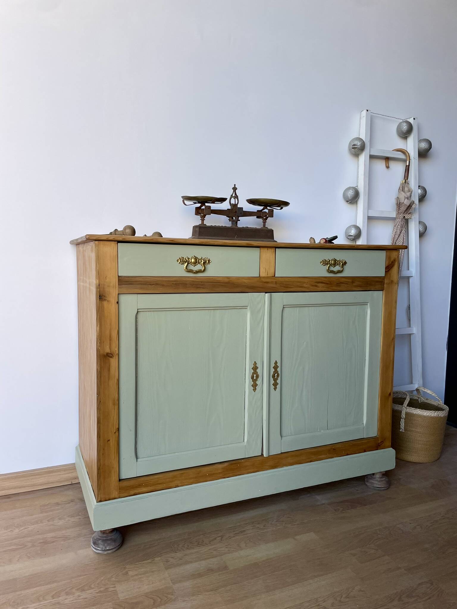 Old buffet with 2 doors