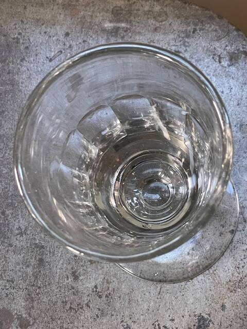 verre ancien à absinthe taillé à 12 pans