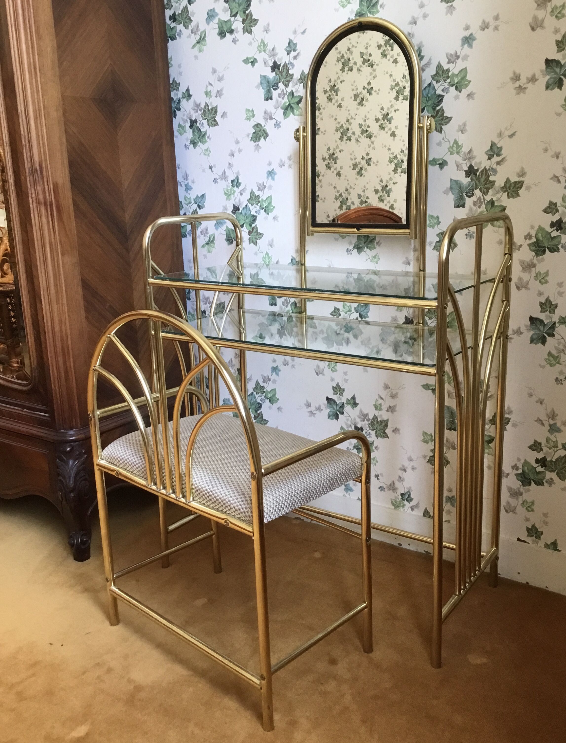 Hairdresser gold metal