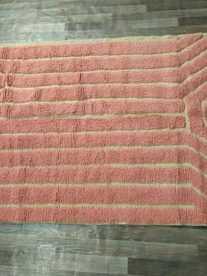 Handmade pure natural wool Berber rug in pink, size 150 x 250 cm.