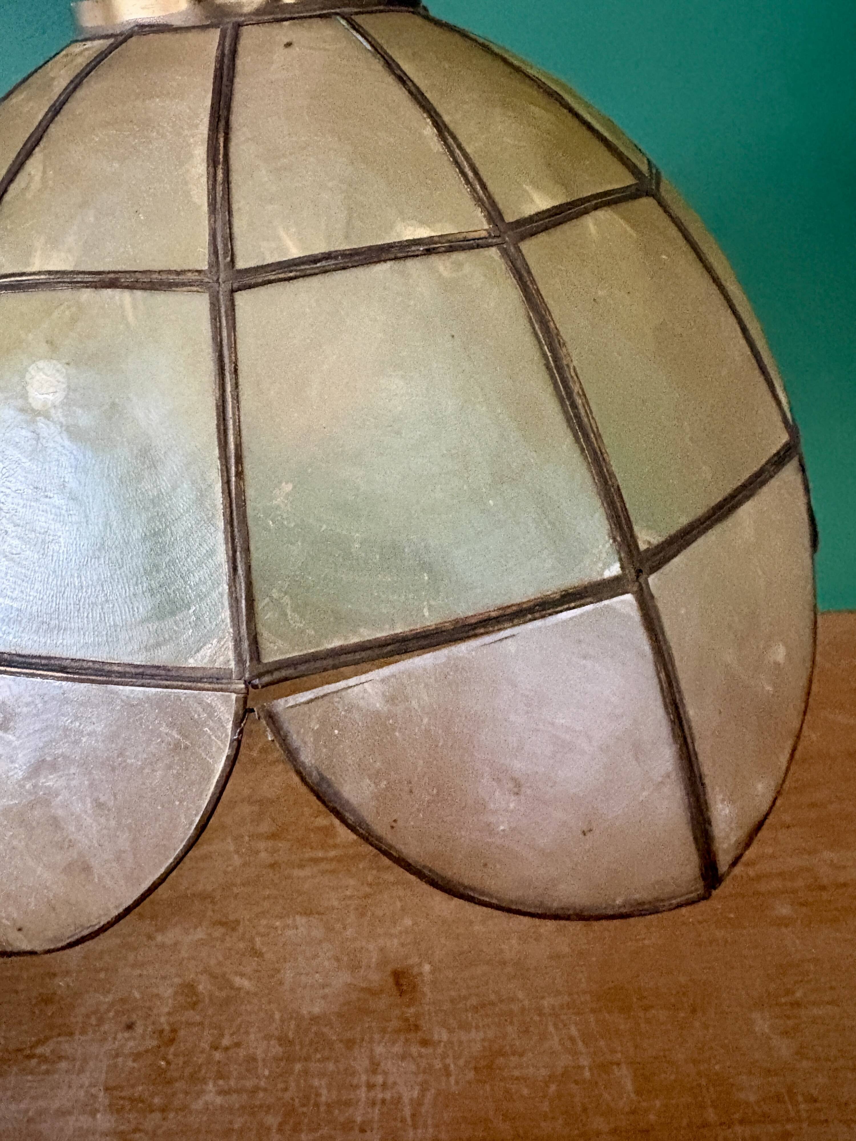 Vintage pendant light in mother-of-pearl and brass
