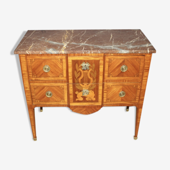 Commode de style Louis XVI aux attributs de musique