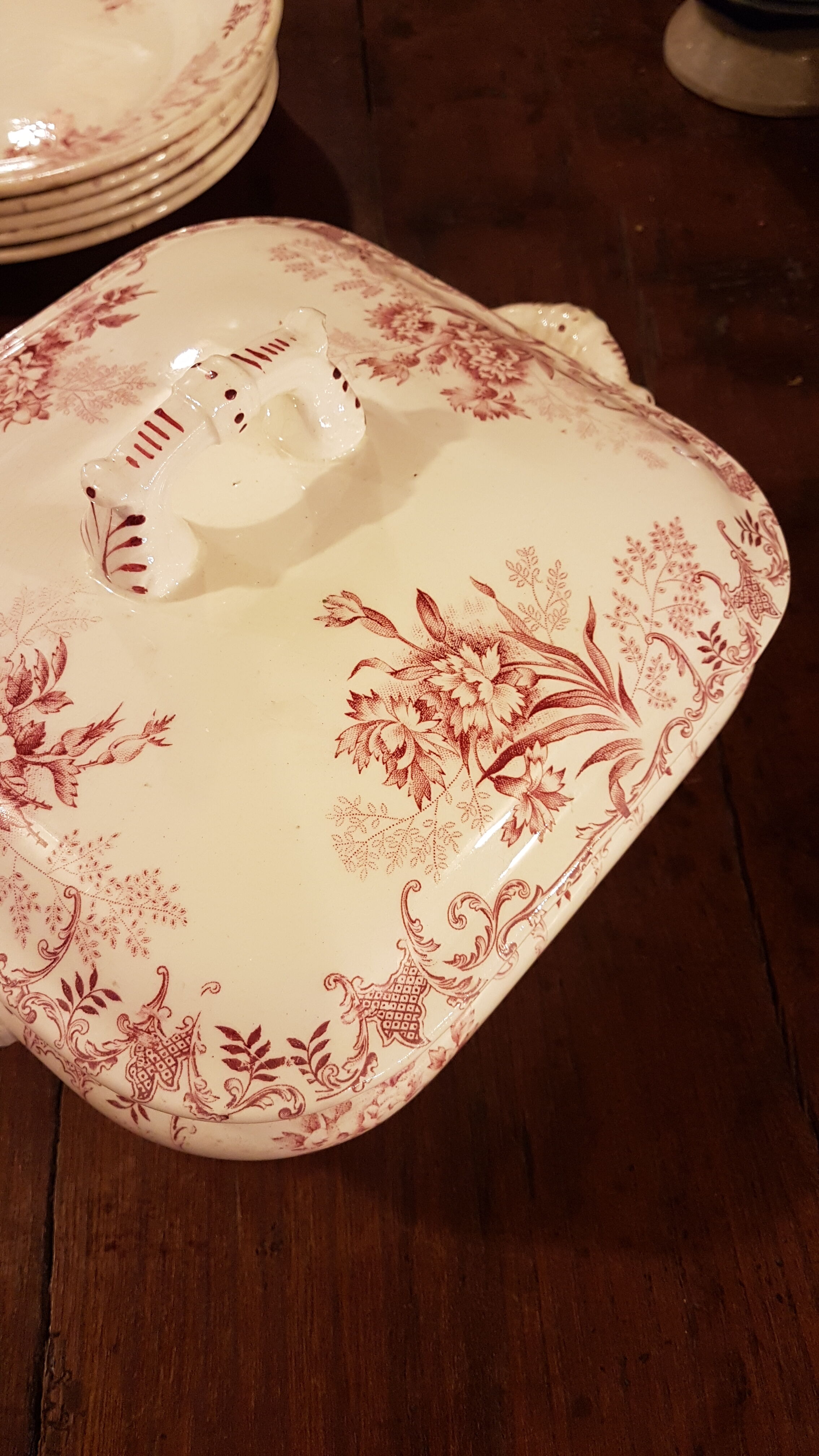 Soupière légumier en faïence à décor de fleur Choisy