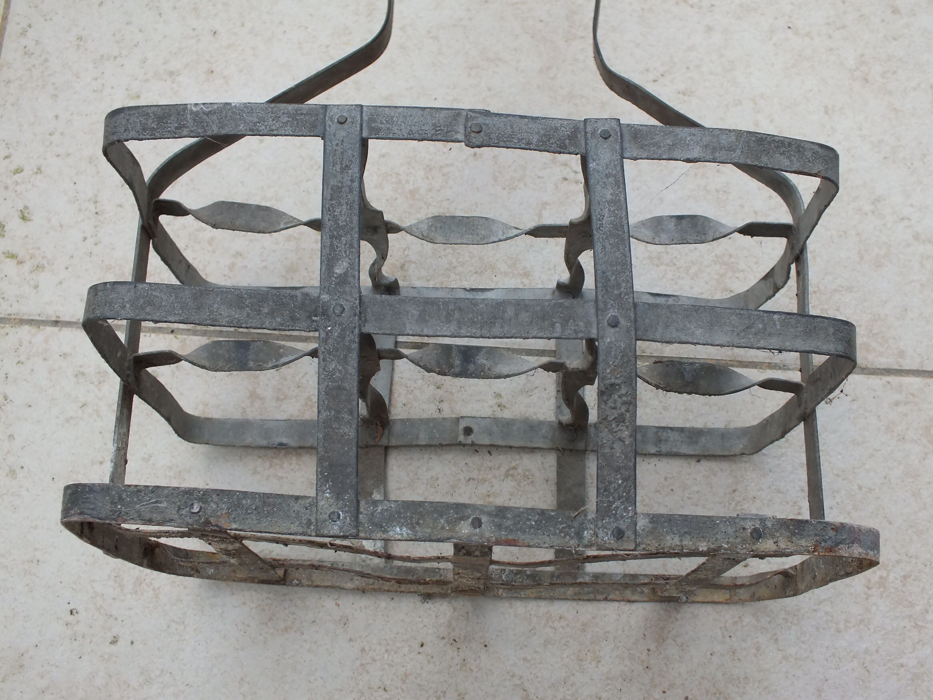 Galva basket with 6 bottles wooden handle