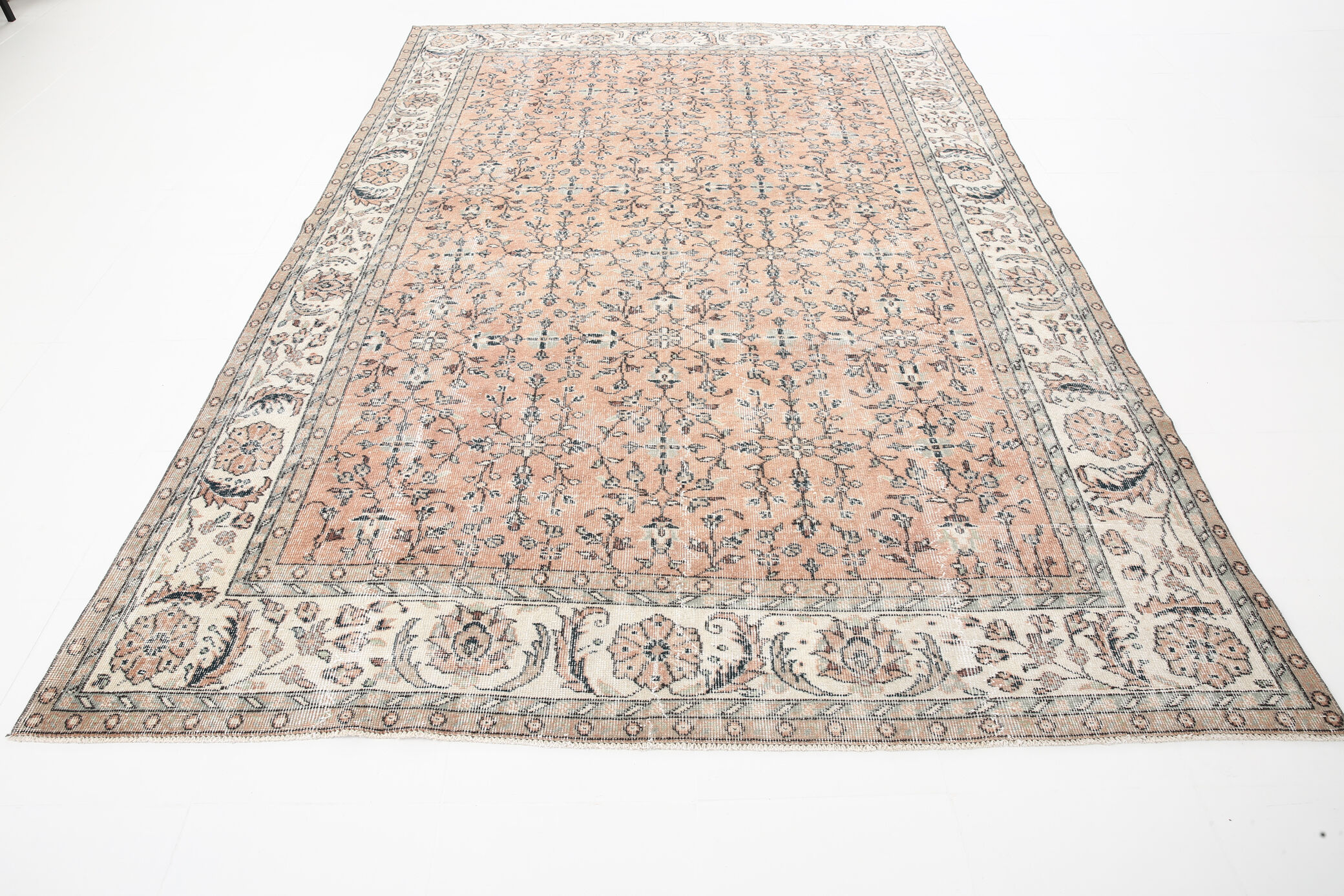 Oversize salmon rug 326x224cm