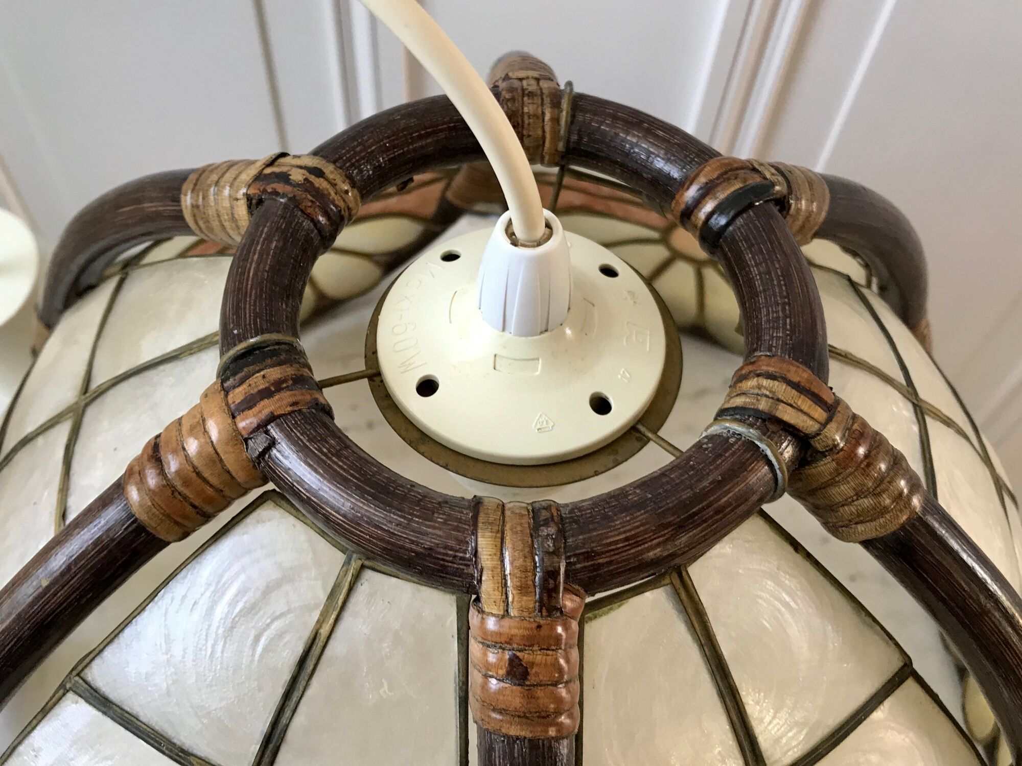 Suspension in mother-of-pearl and bamboo / rattan 70s