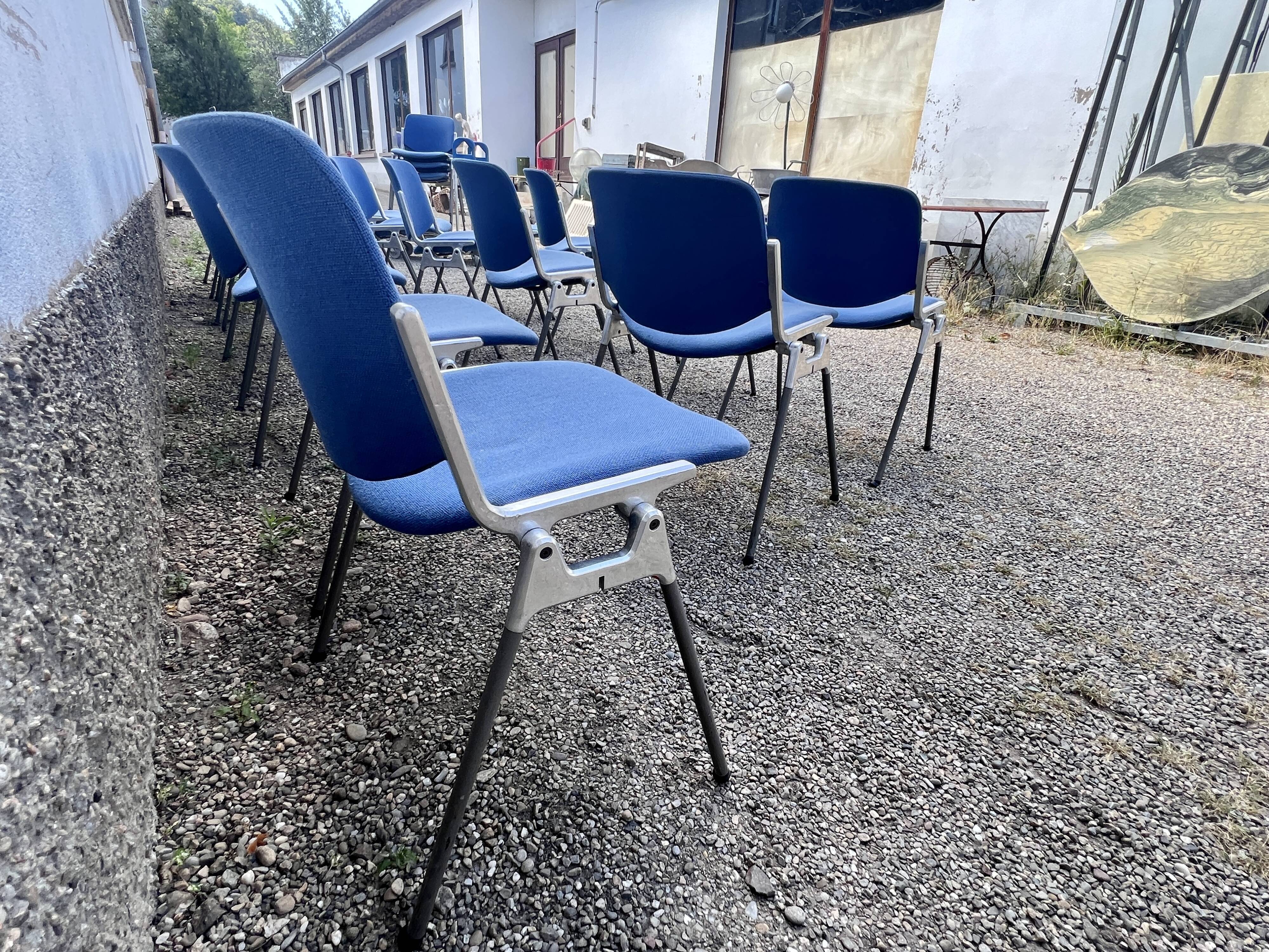 Série de 40 chaises de G. Piretti pour Castelli Anonima Castelli, Italie, années 1970