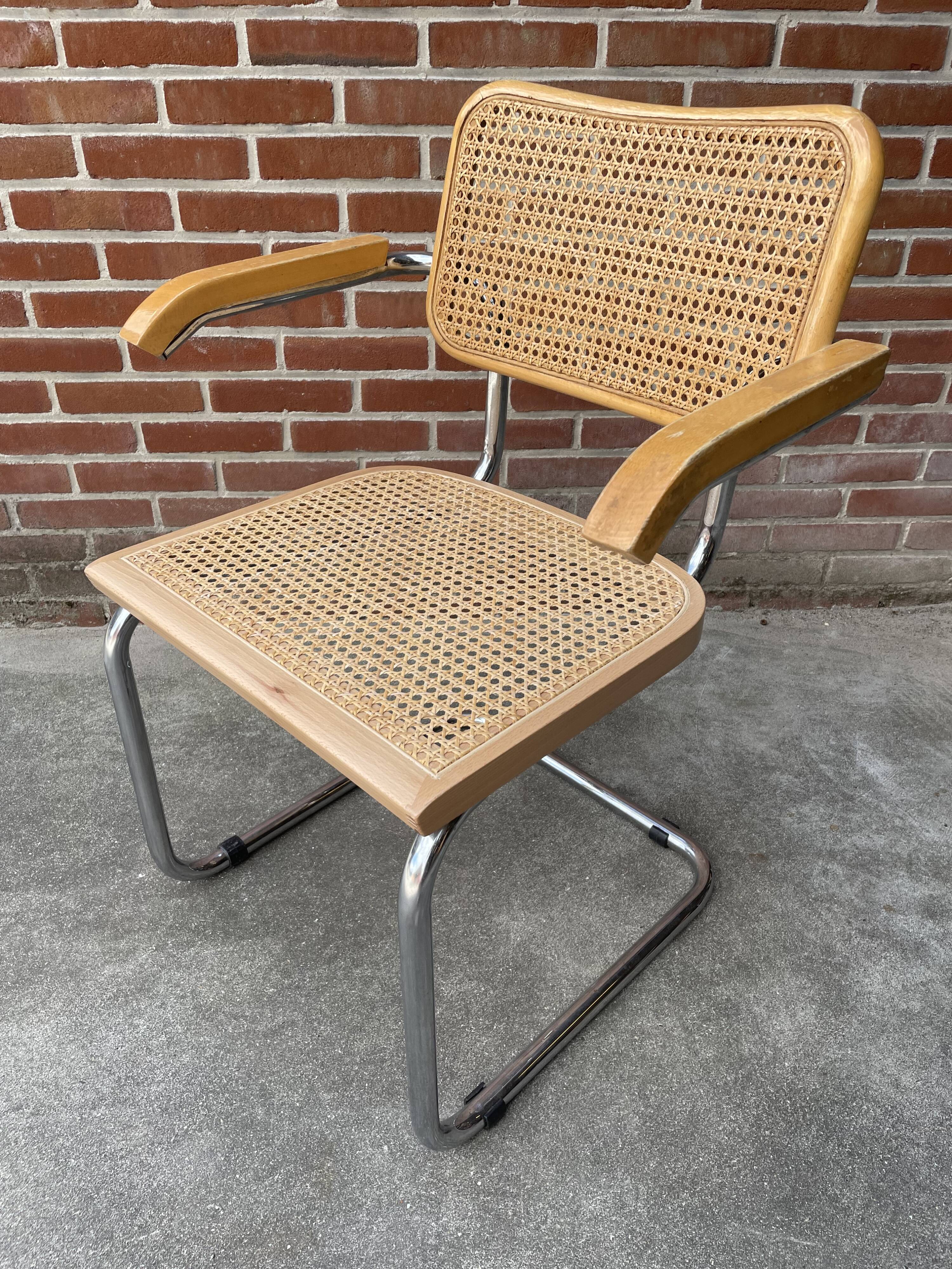 Cesca chair B64 with armrests by Marcel Breuer Design