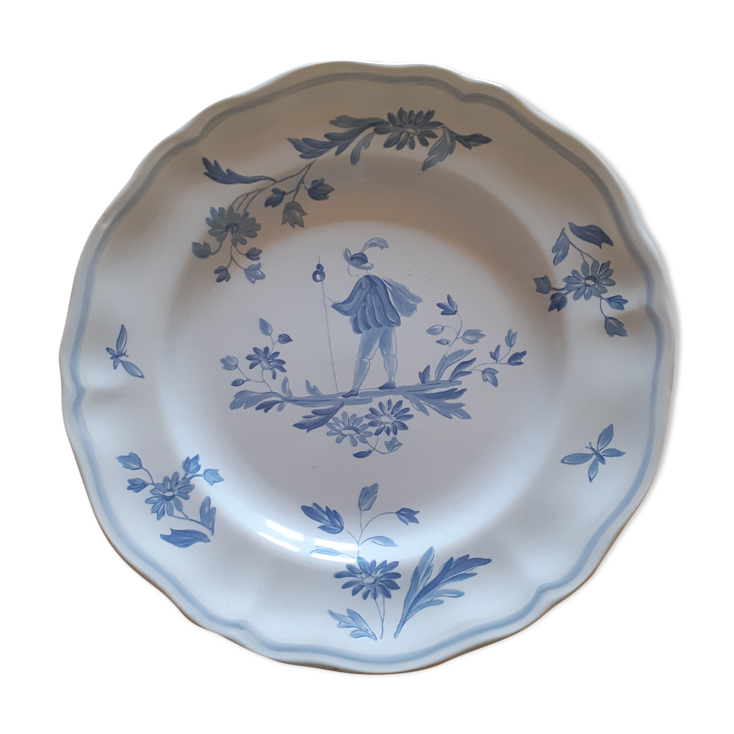 Decorative plate in moustiers earthenware
