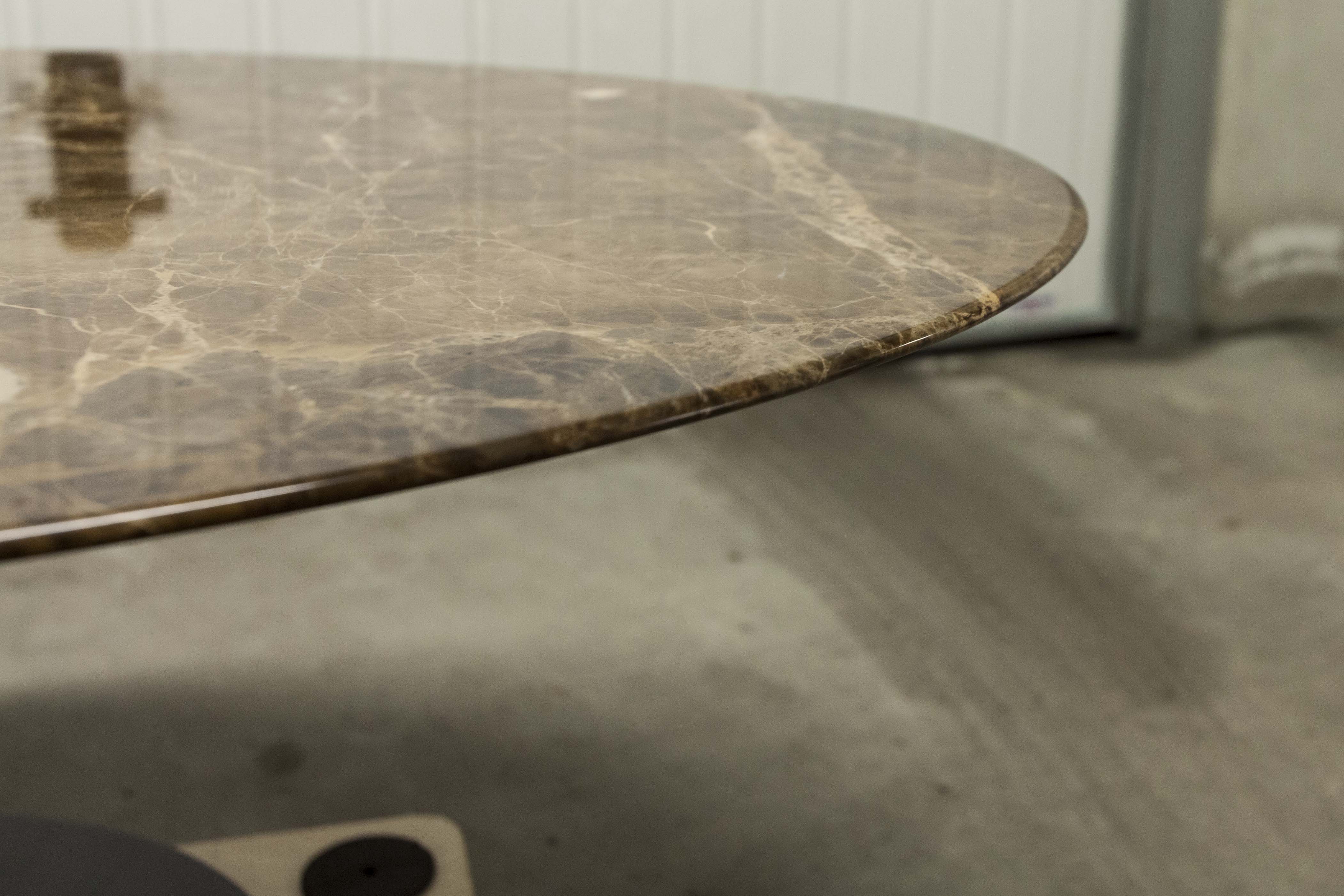 Oval coffee table by Eero Saarinen for Knoll