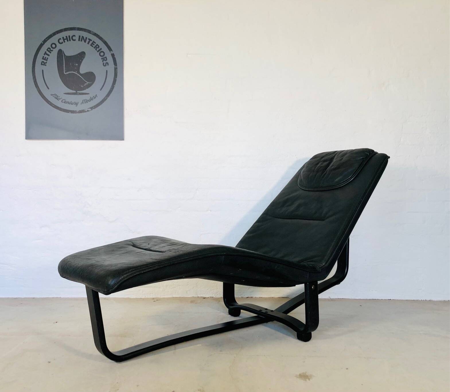 VINTAGE MID-CENTURY BLACK LEATHER CHAISE LOUNGE BY INGMAR RELLING