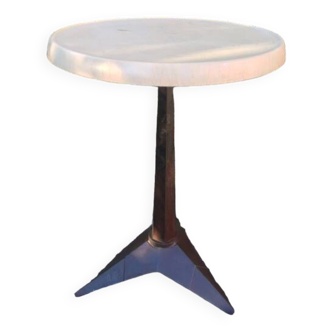 Art Deco period tripod bistro pedestal table in cast iron vintage bakelite top
