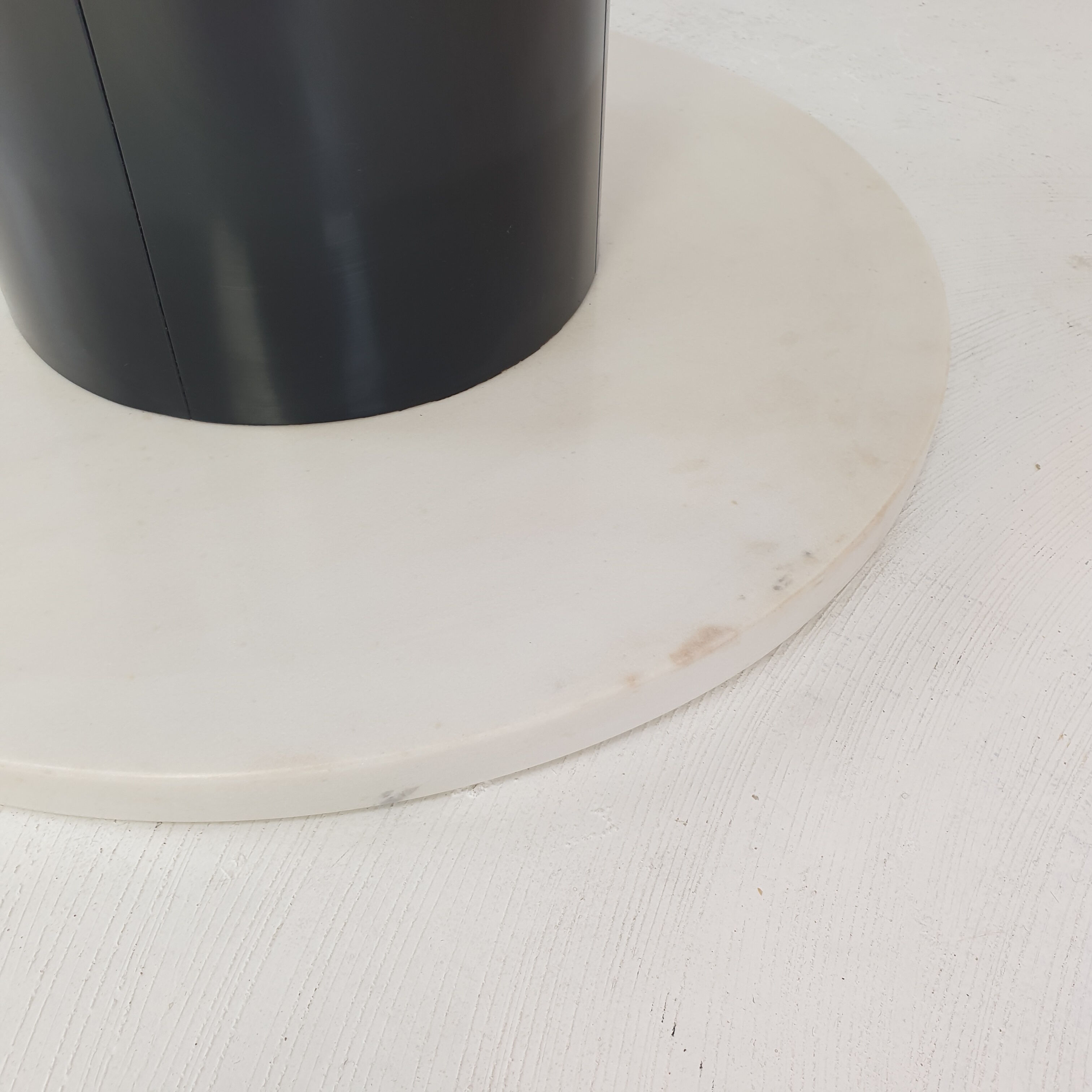 Round marble dining table, 1980's