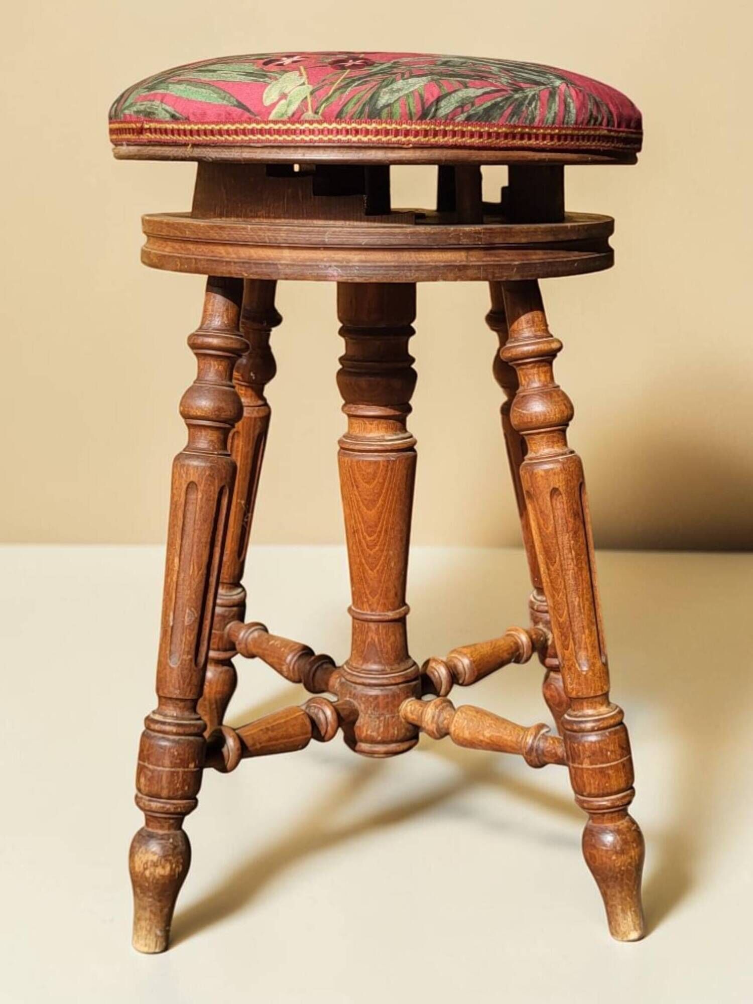 Piano stool