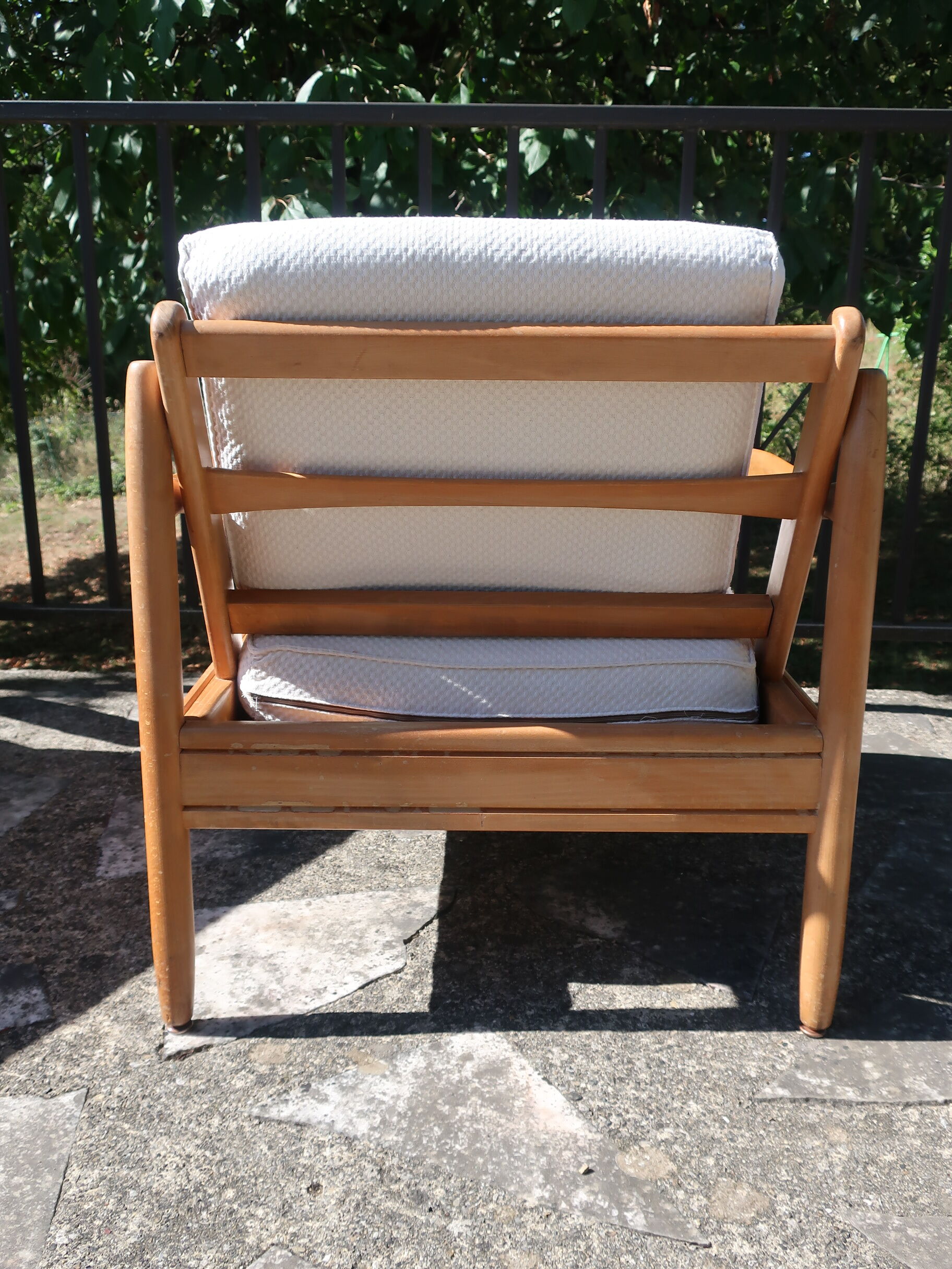 Fauteuil scandinave en  bois et tissu