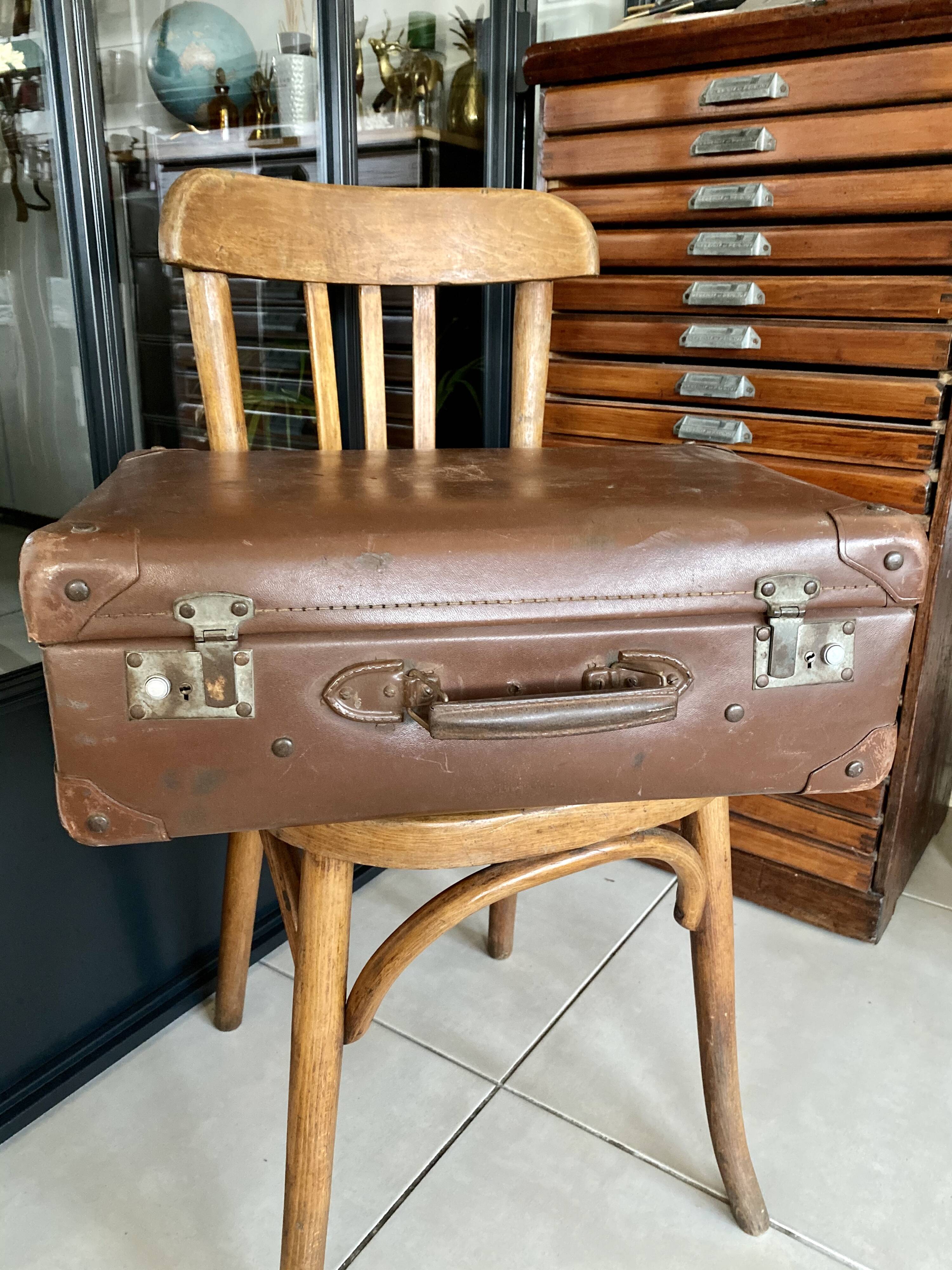 Former vintage suitcase "La Mondiale"