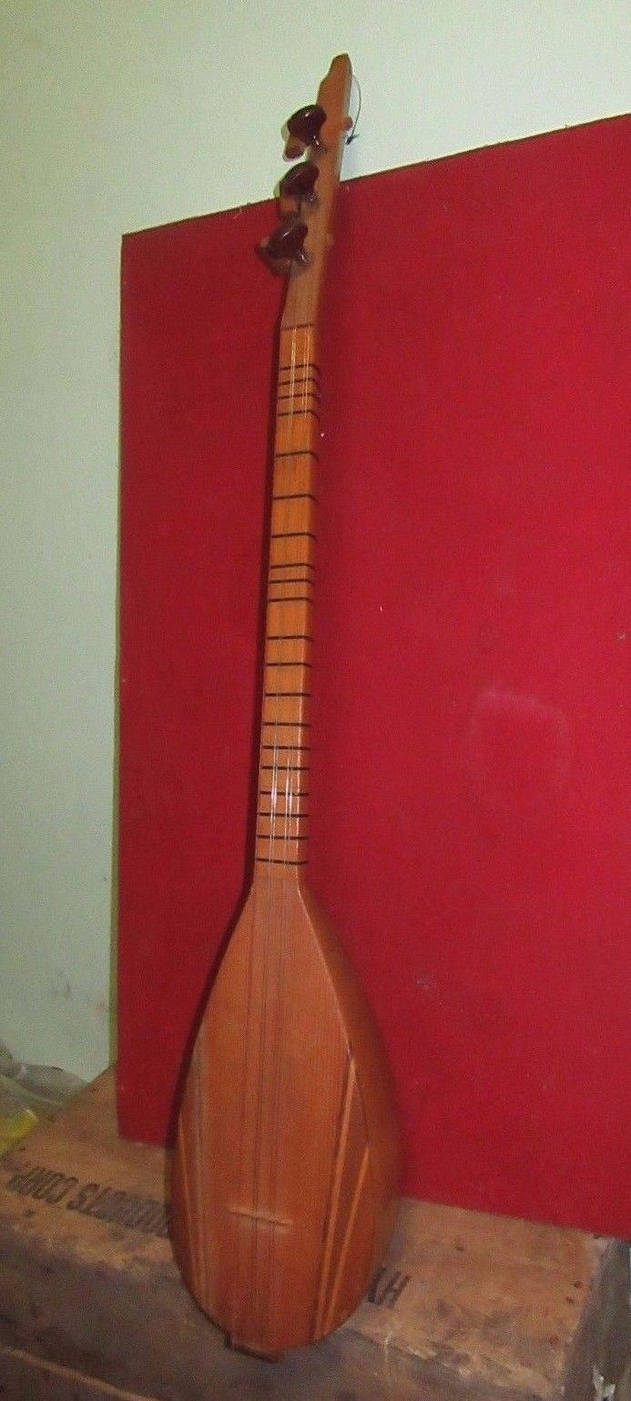 Old instrument tembur tanbur, dotar