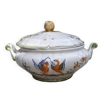 Mufraqqi soup tureen from Moustier