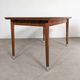 Table à manger de style mid-century moderne