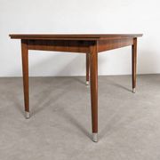 Table à manger de style mid-century moderne