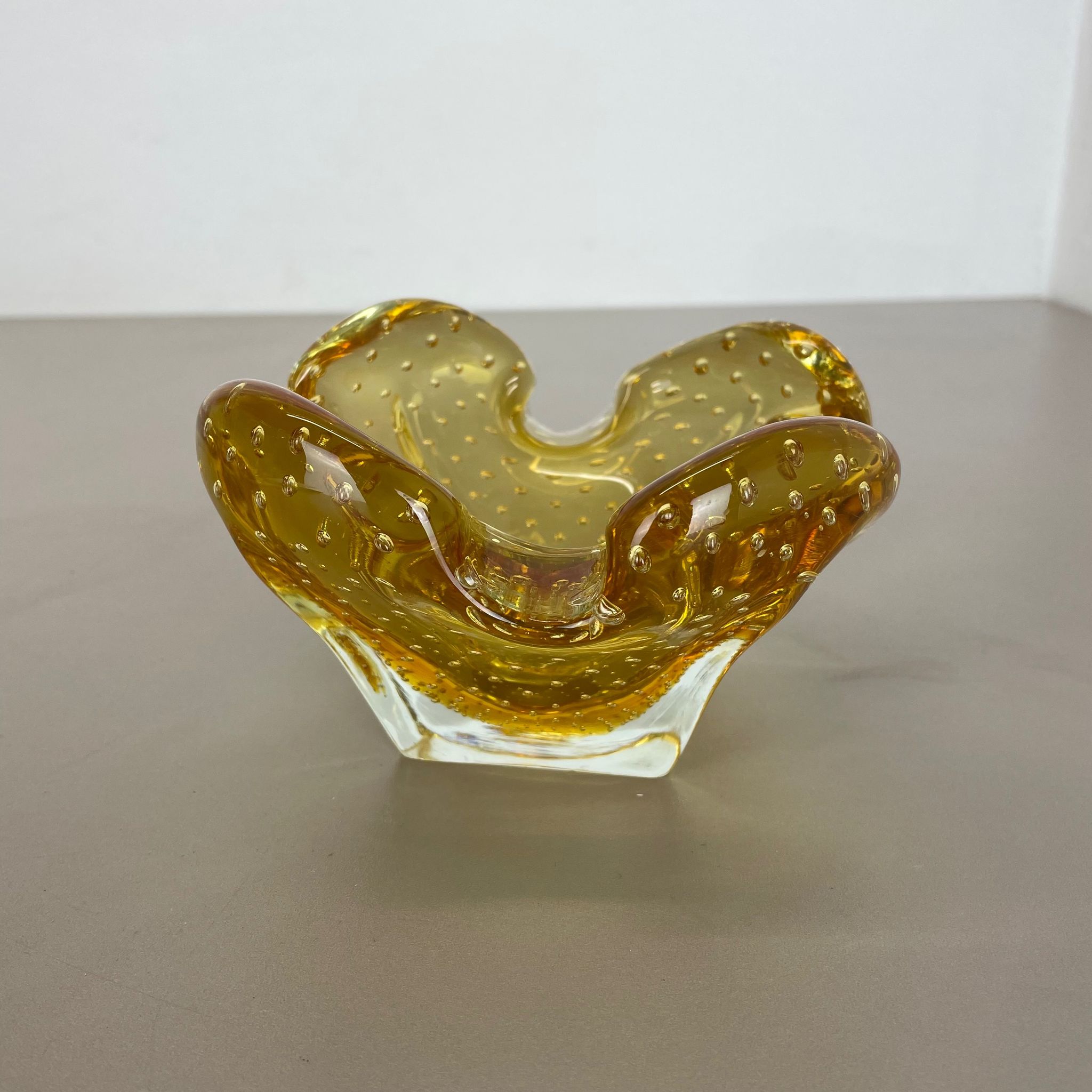 Murano Glass "Honey Bubble" Bowl Element Shell Ashtray Murano, Italy, 1970s