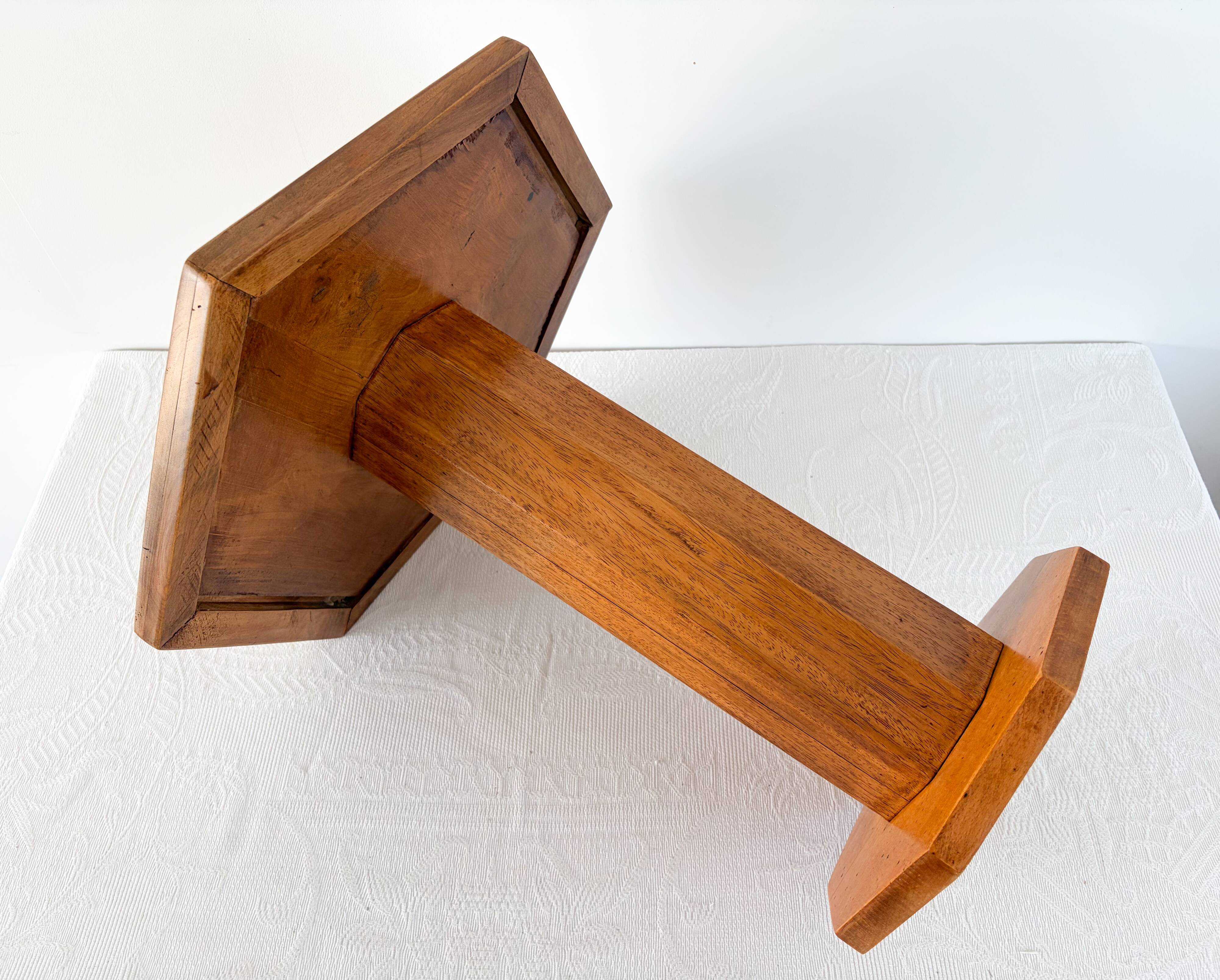 Art Deco guéridon from the 1930s in walnut and oak.