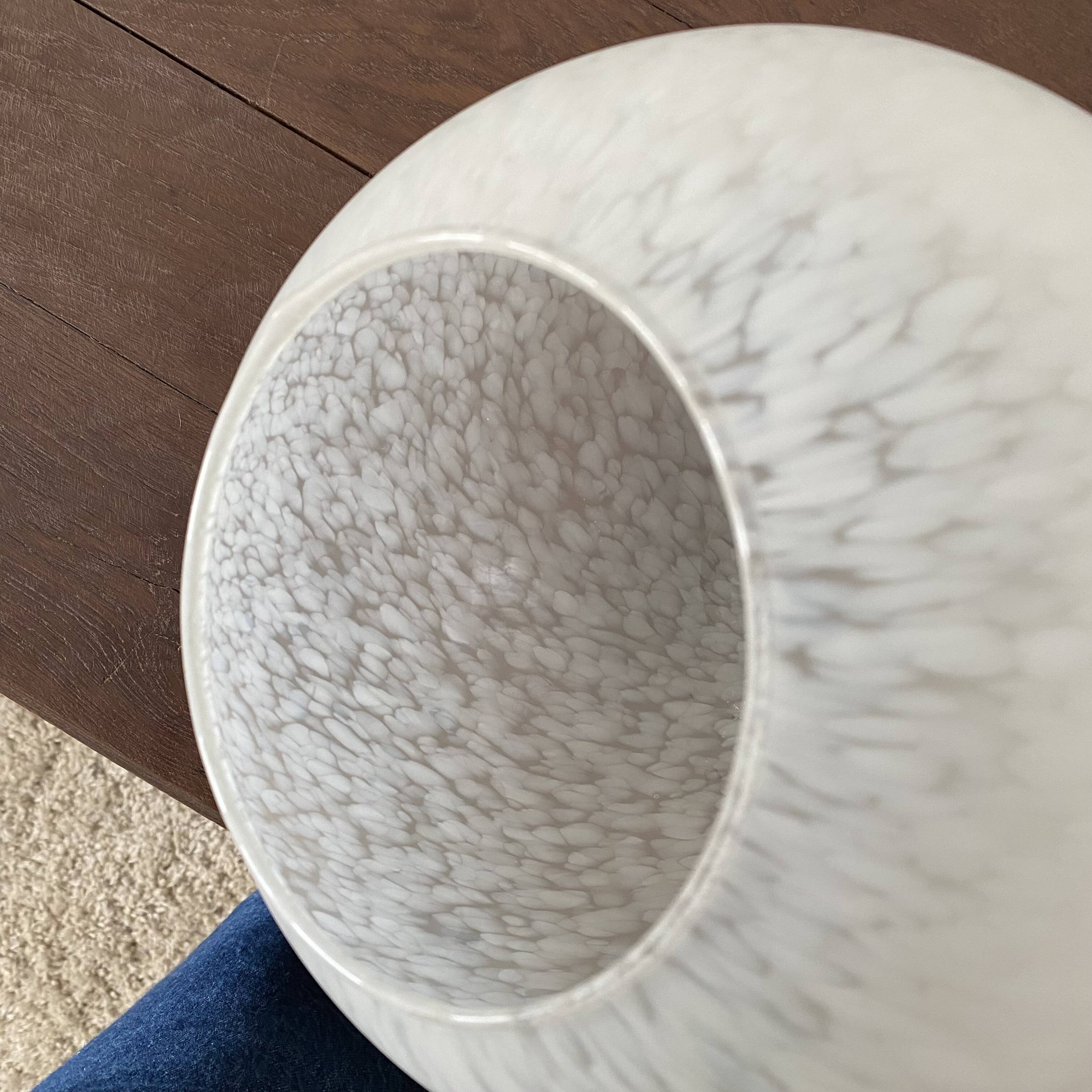 Clichy glass ball suspension