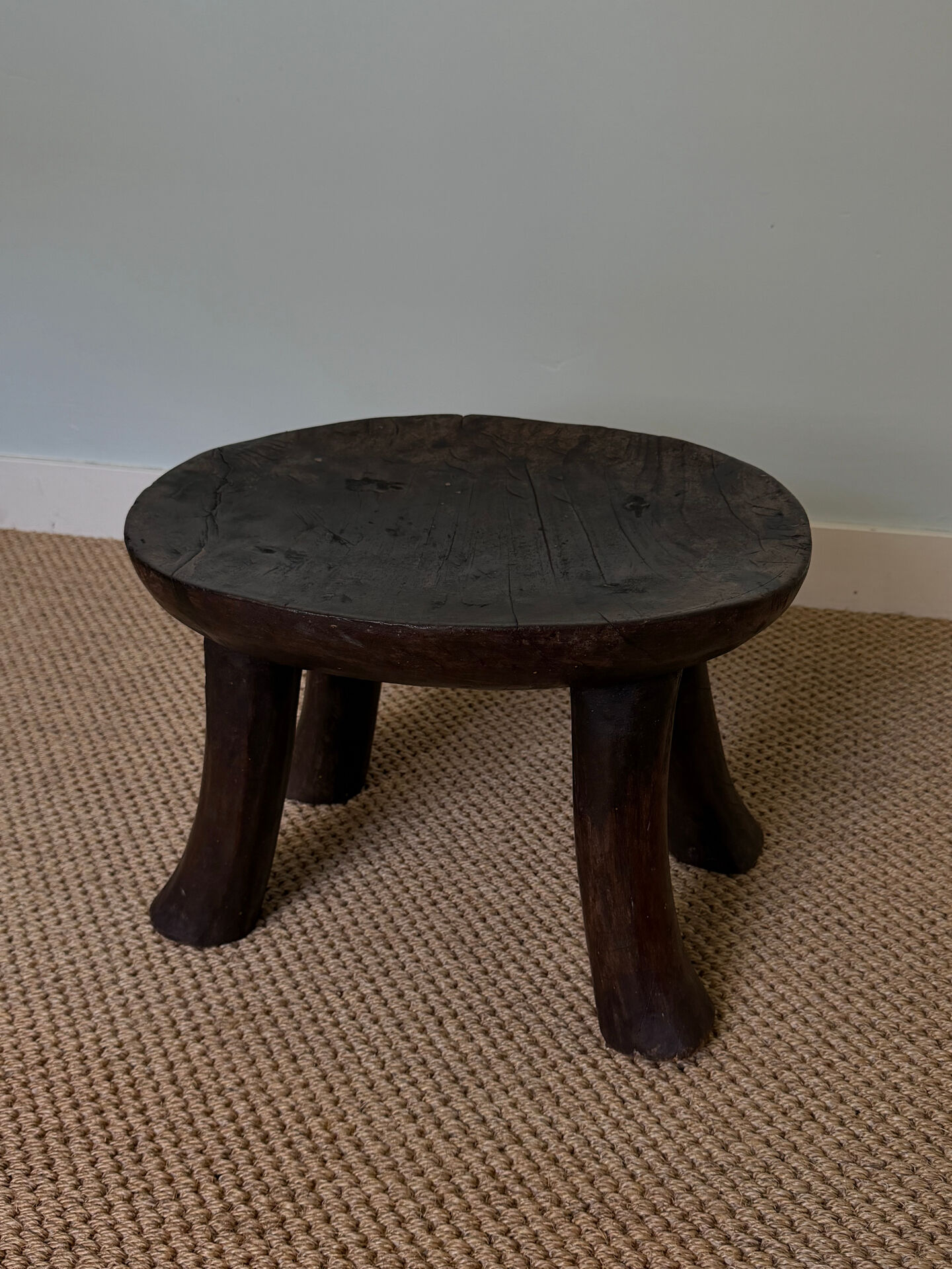 Monoxyle stool in carved wood – Ivory Coast