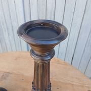 2 bougeoirs en bois sculpté 