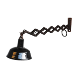 Apply light industrial accordion